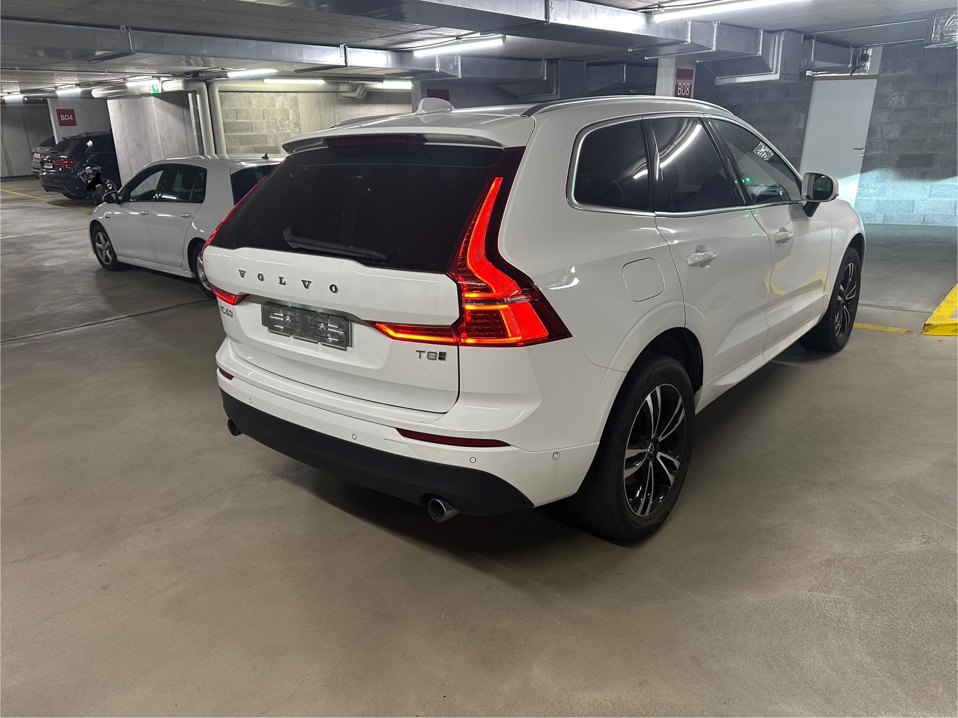 VOLVO XC60 T8 eAWD Momentum Geartronic-image-3