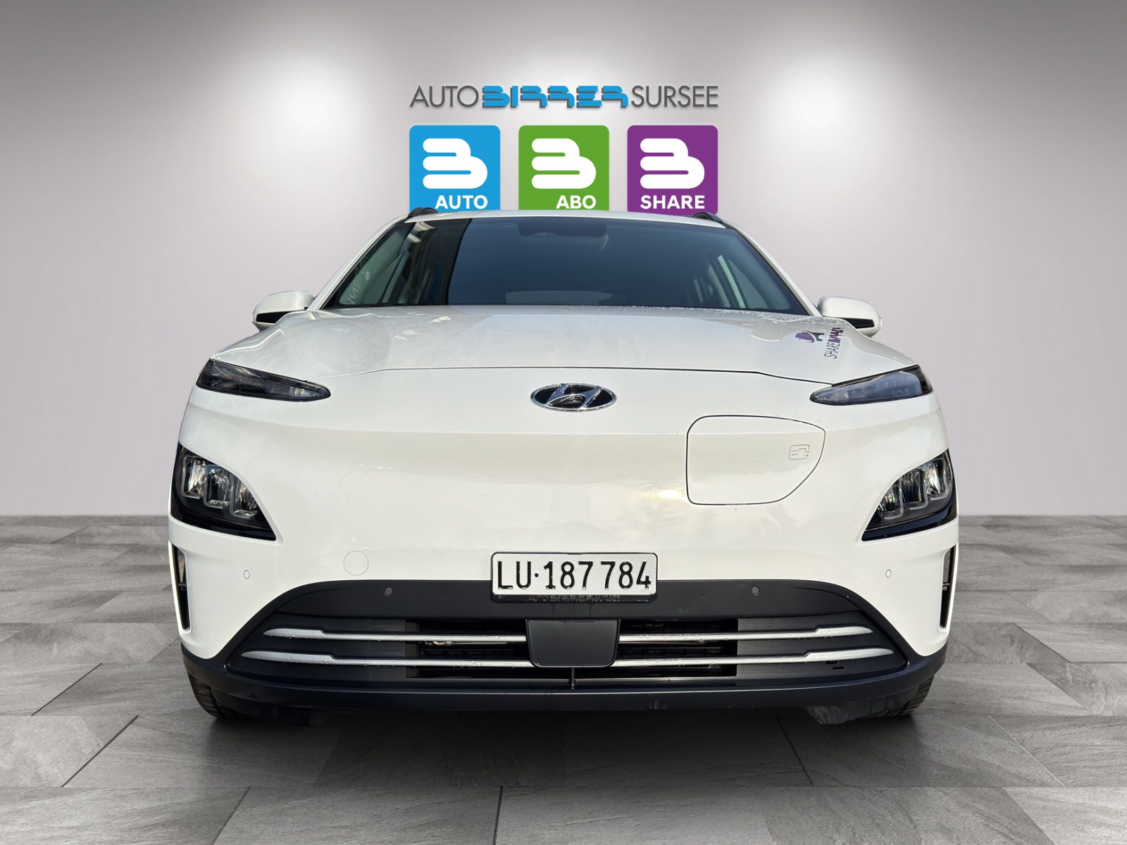 HYUNDAI Kona Electric Amplia-showroom-element-1