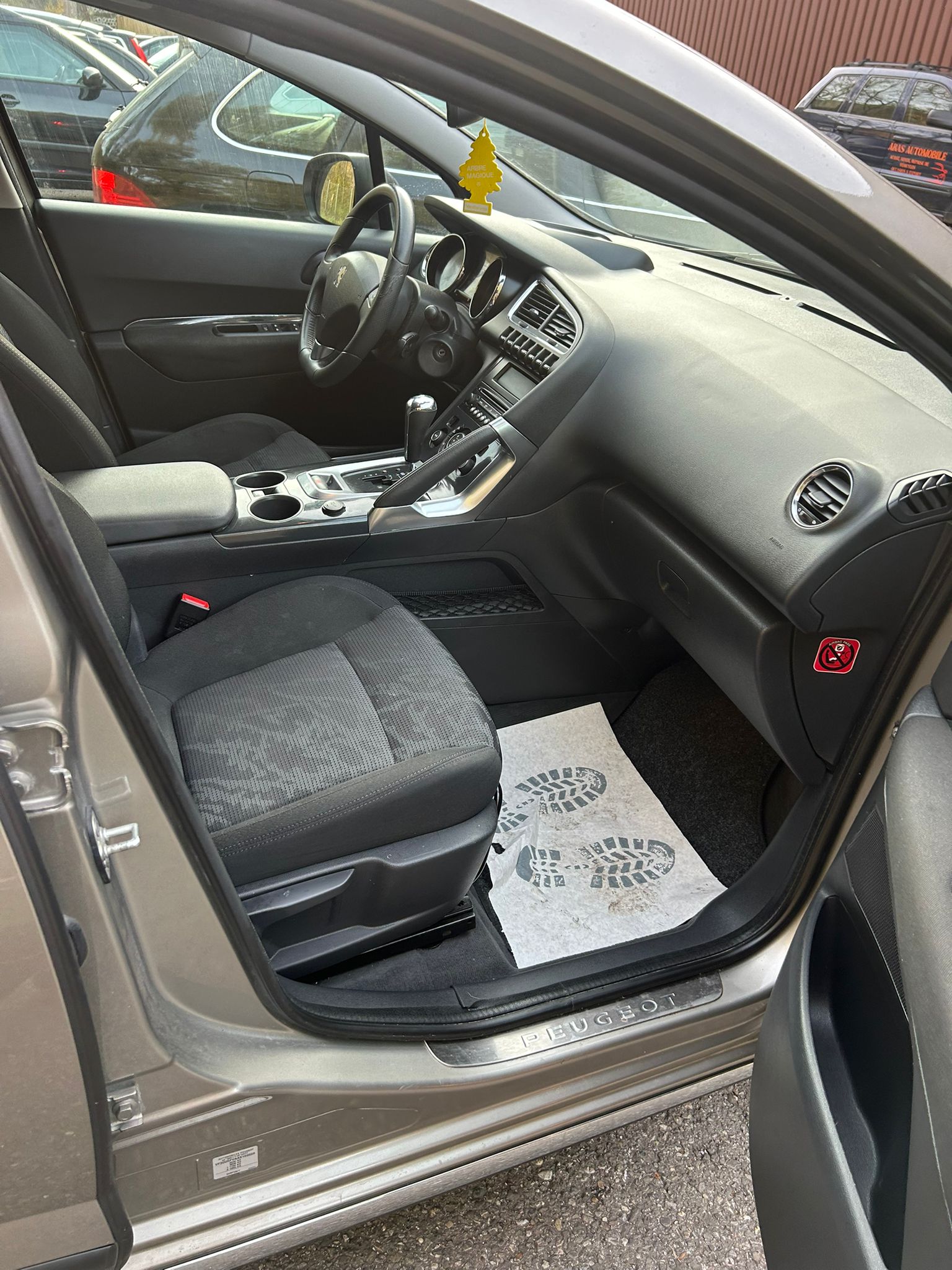 PEUGEOT 3008 1.6 16V T Platinum Tiptronic-image-5