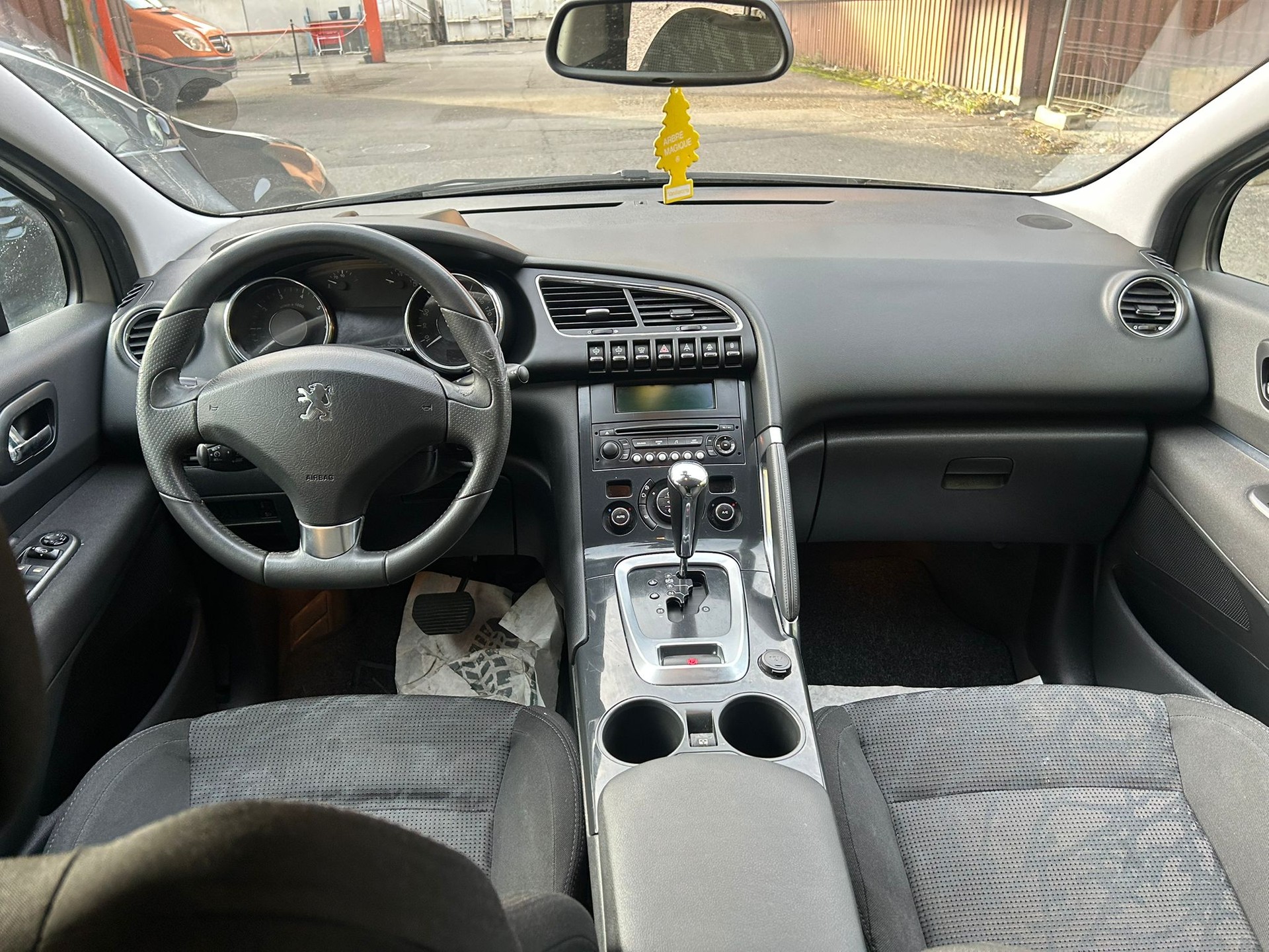 PEUGEOT 3008 1.6 16V T Platinum Tiptronic-image-3