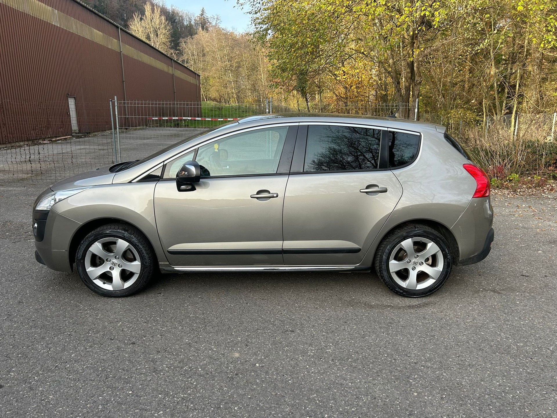 PEUGEOT 3008 1.6 16V T Platinum Tiptronic-image-1
