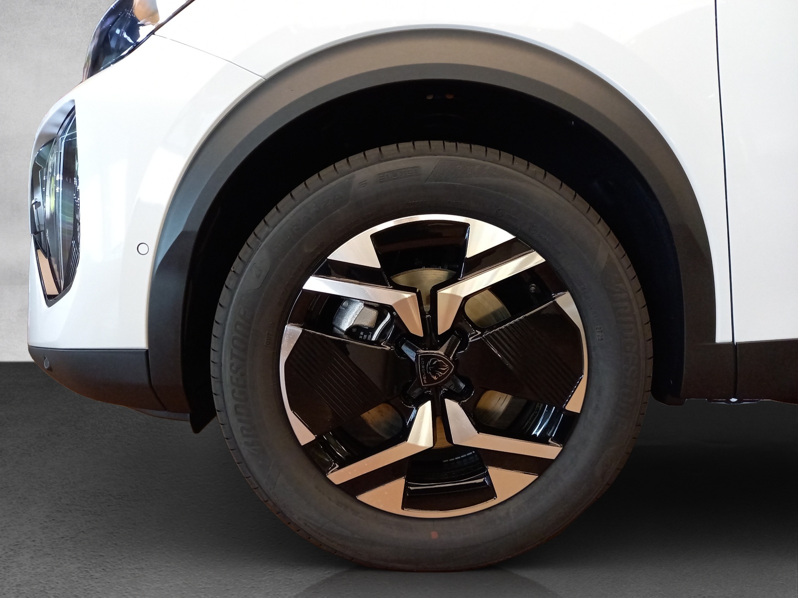 PEUGEOT 2008 e-GT 54kWh-image-15