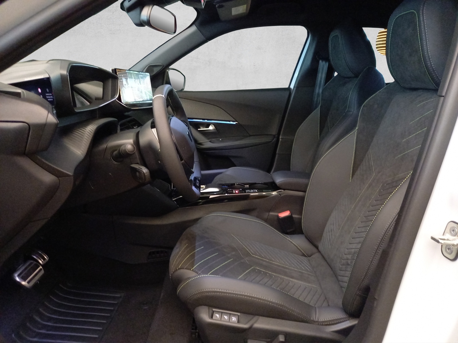 PEUGEOT 2008 e-GT 54kWh-image-8