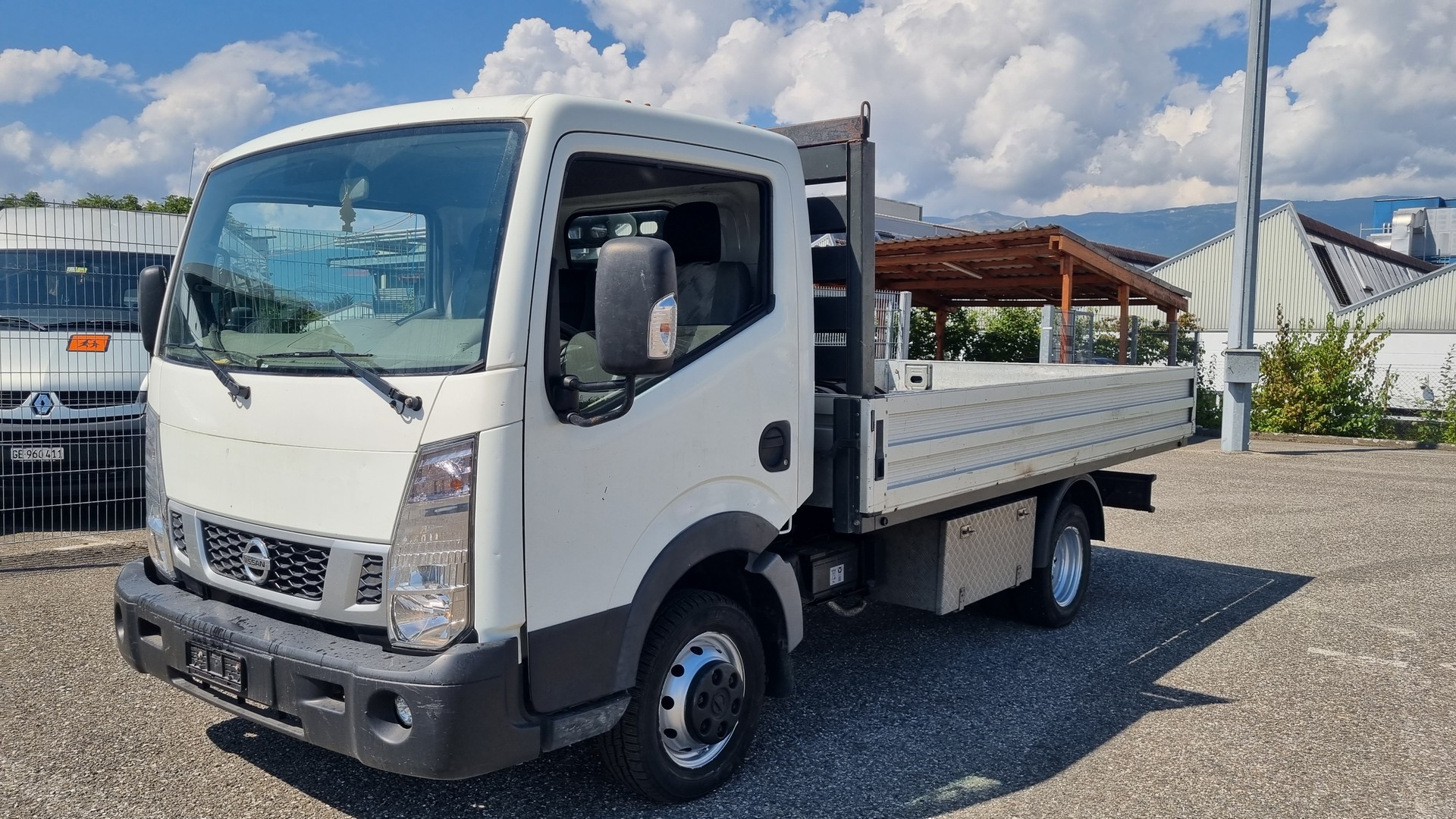 NISSAN CABSTAR-image-1
