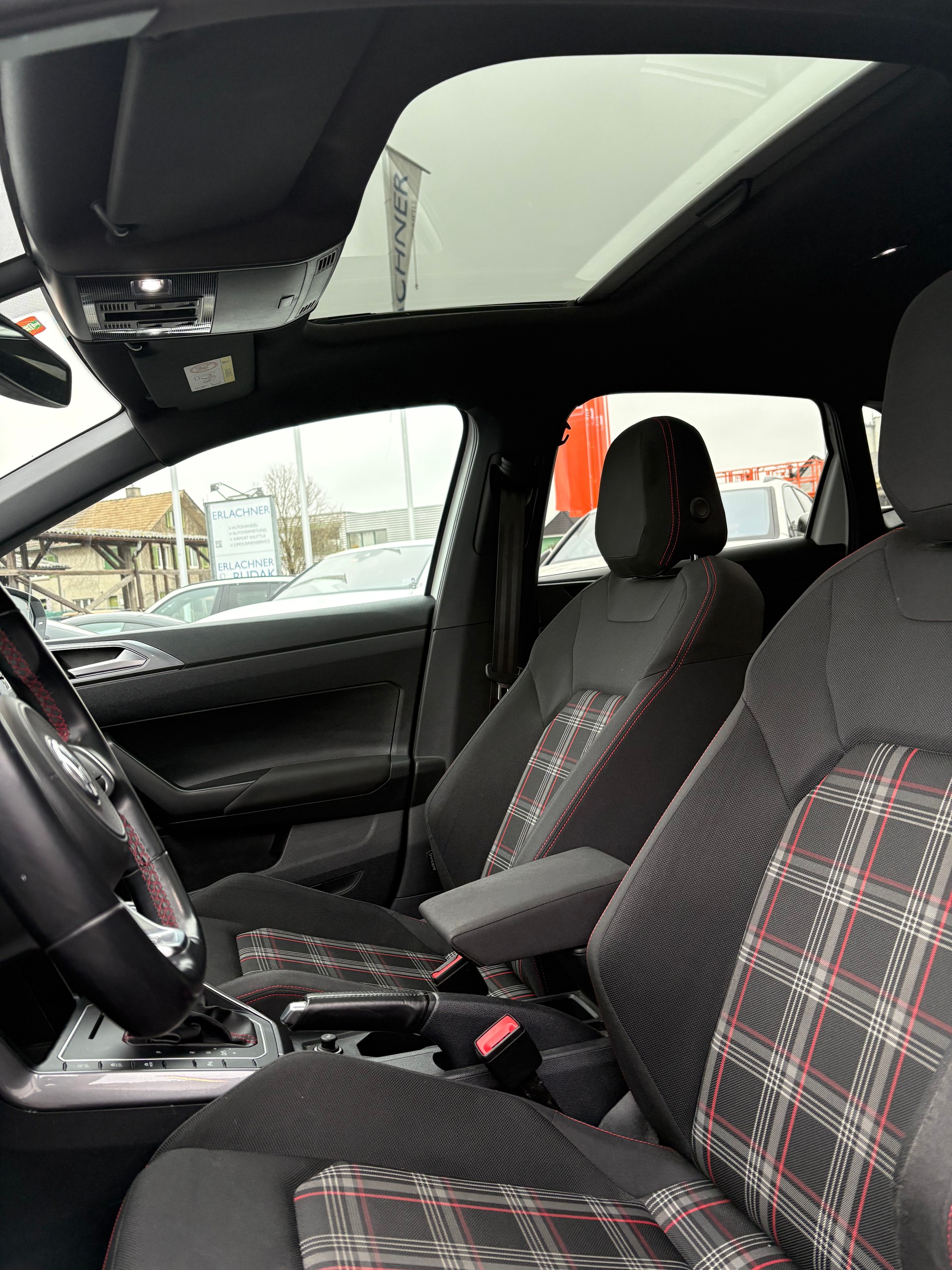VW Polo 2.0 TSI GTI DSG-image-8