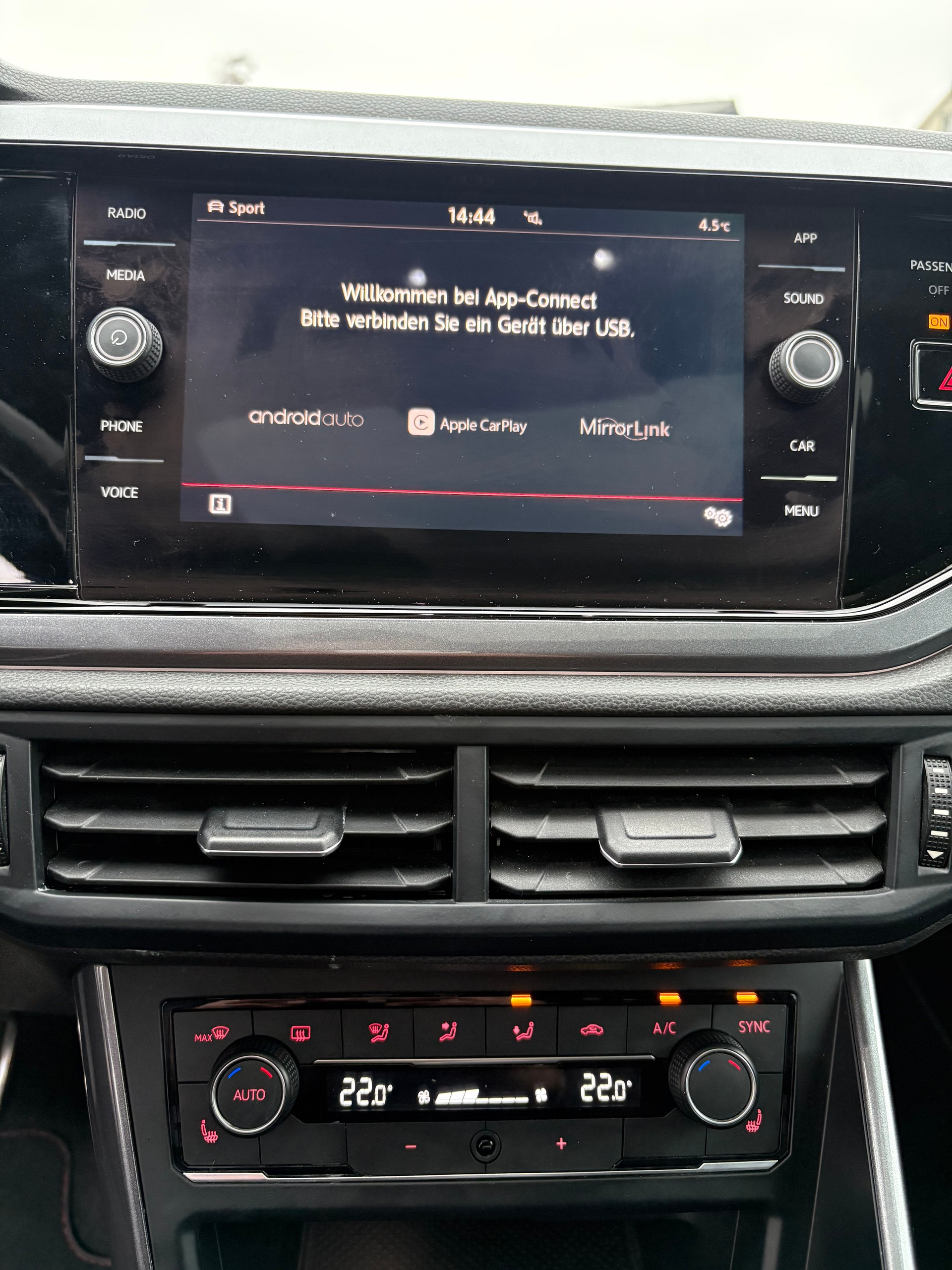 VW Polo 2.0 TSI GTI DSG-image-13