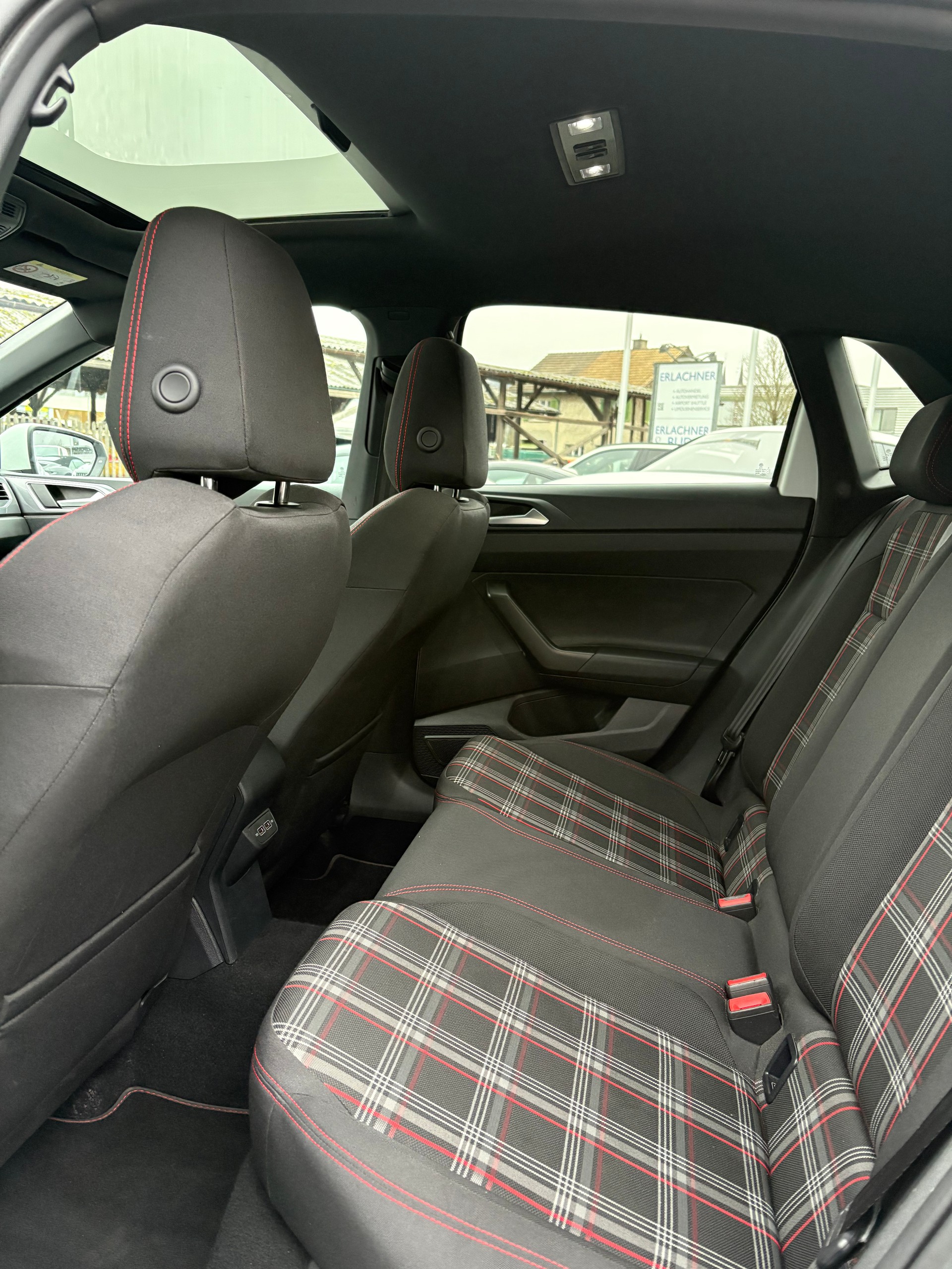 VW Polo 2.0 TSI GTI DSG-image-11