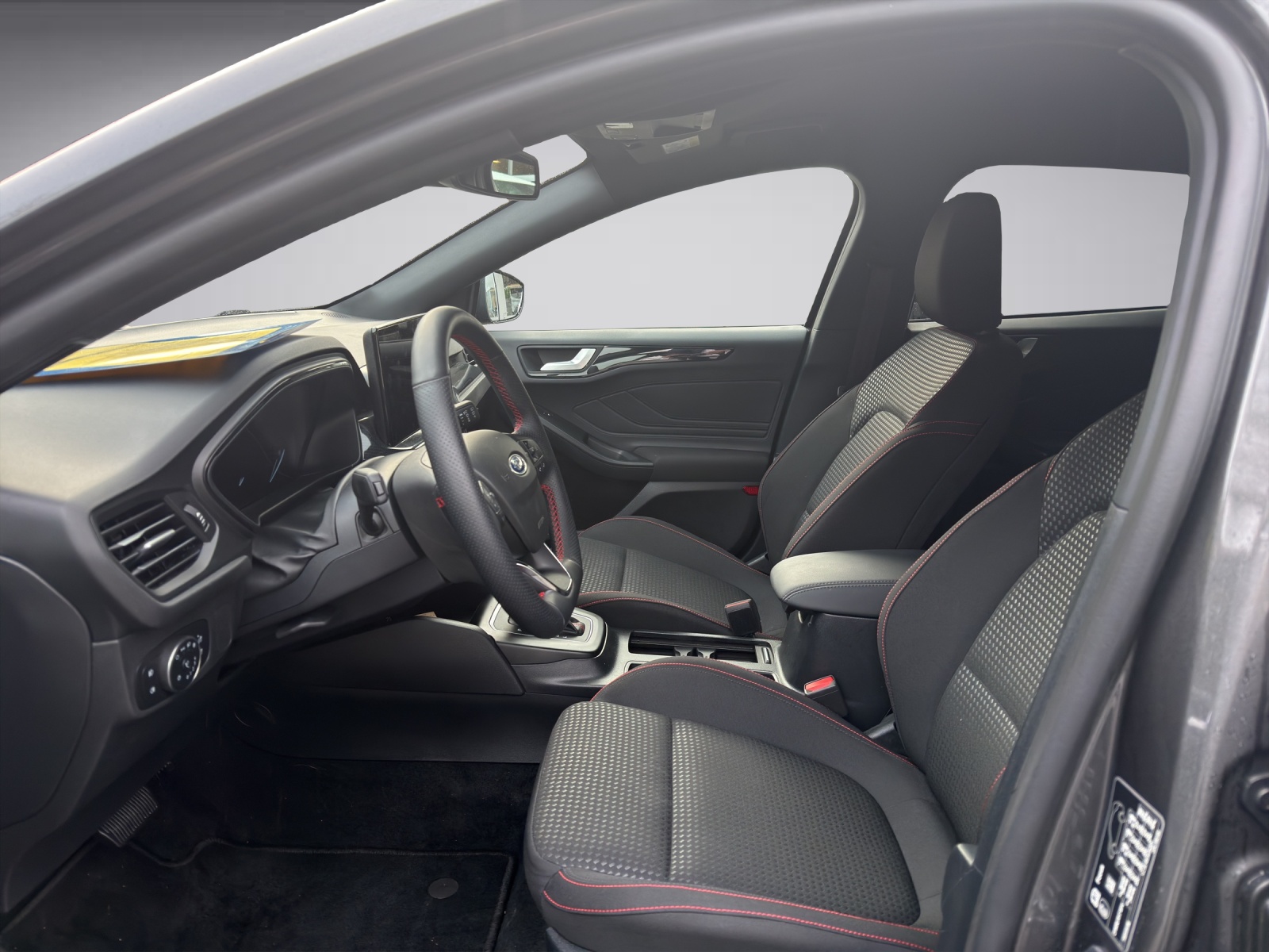 FORD Focus Station Wagon 1.0i EcoB Hybrid 155 ST-Line-image-8