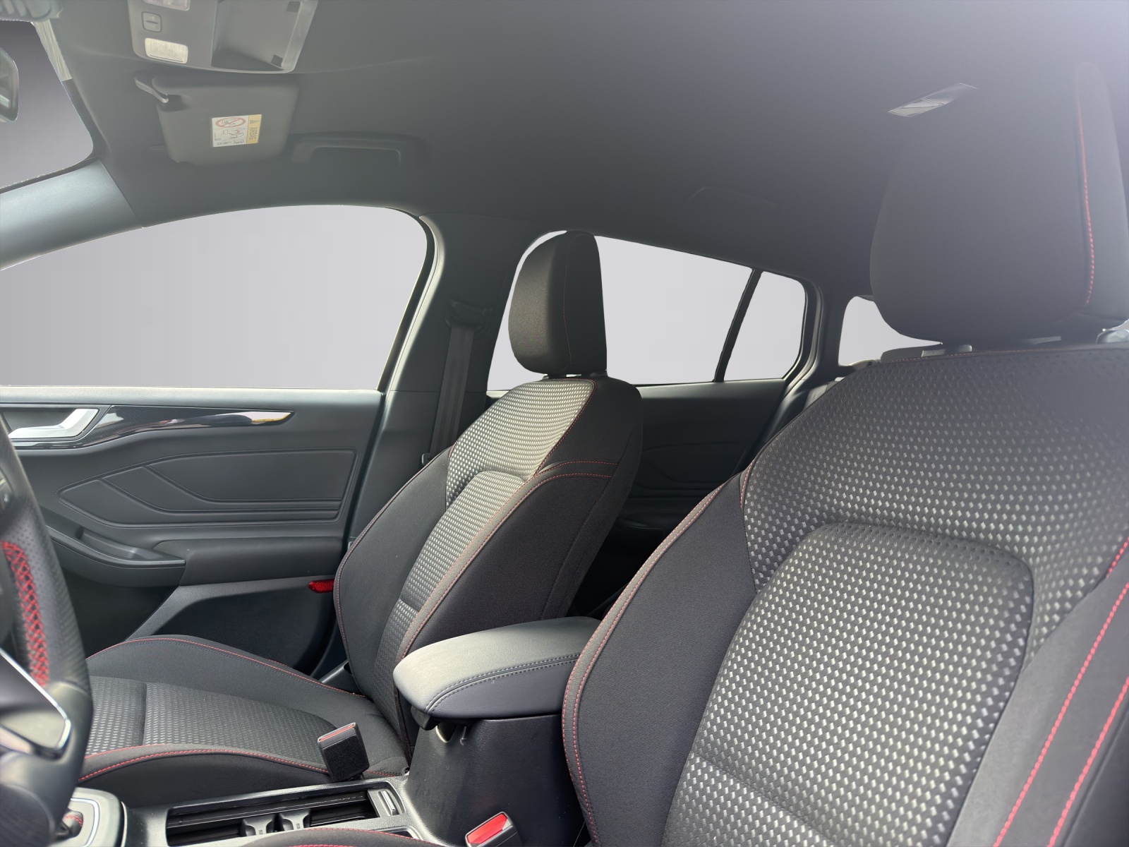 FORD Focus Station Wagon 1.0i EcoB Hybrid 155 ST-Line-image-9
