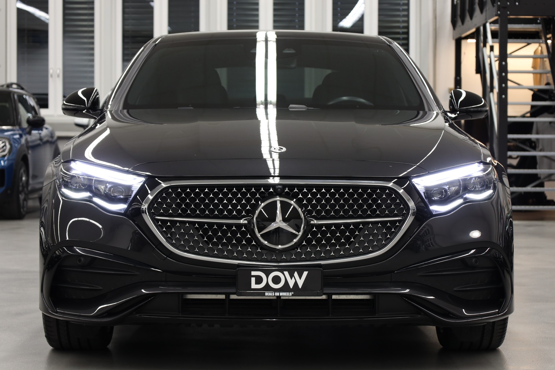 MERCEDES-BENZ E 200 AMG Line 4matic-showroom-element-3