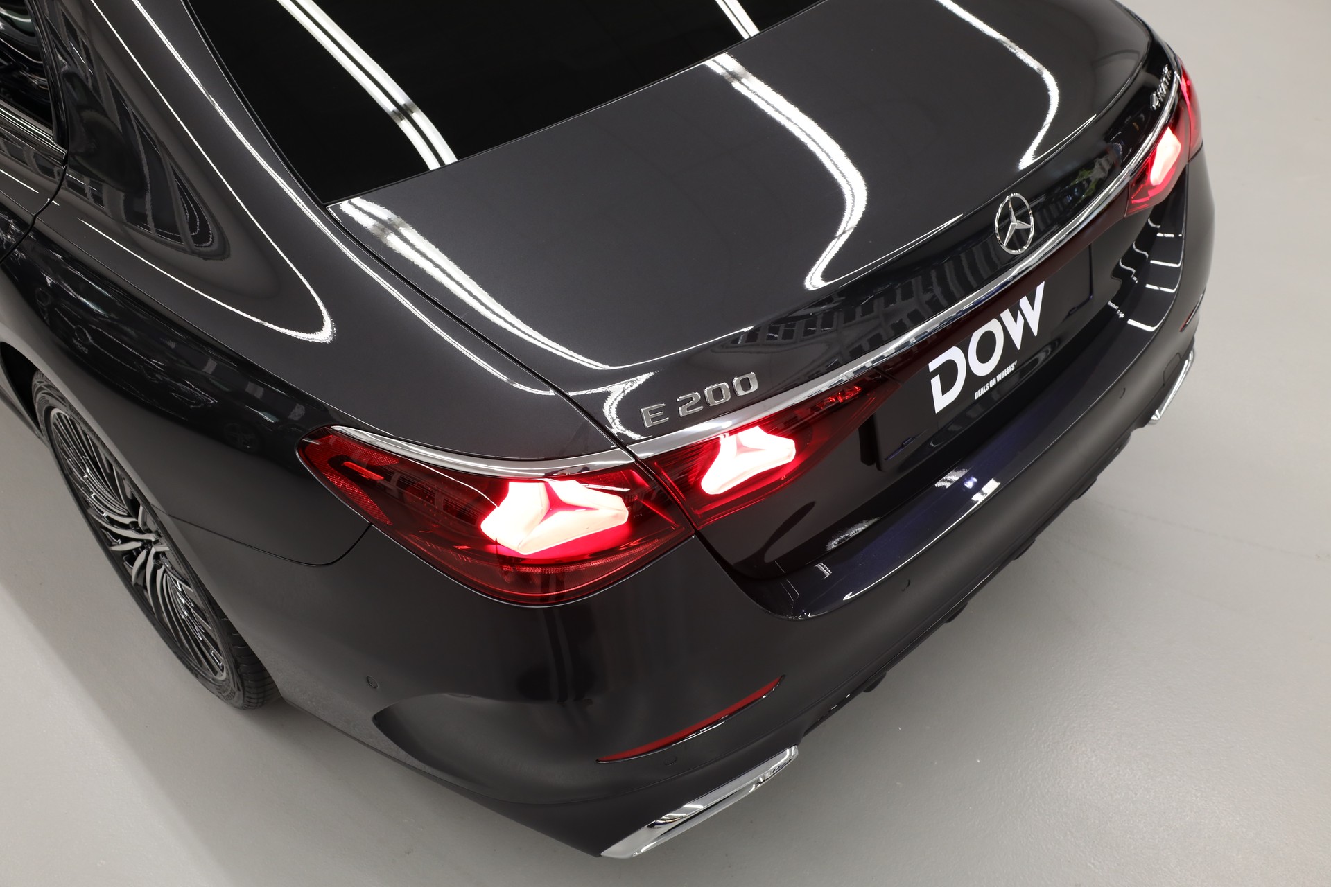 MERCEDES-BENZ E 200 AMG Line 4matic-image-9