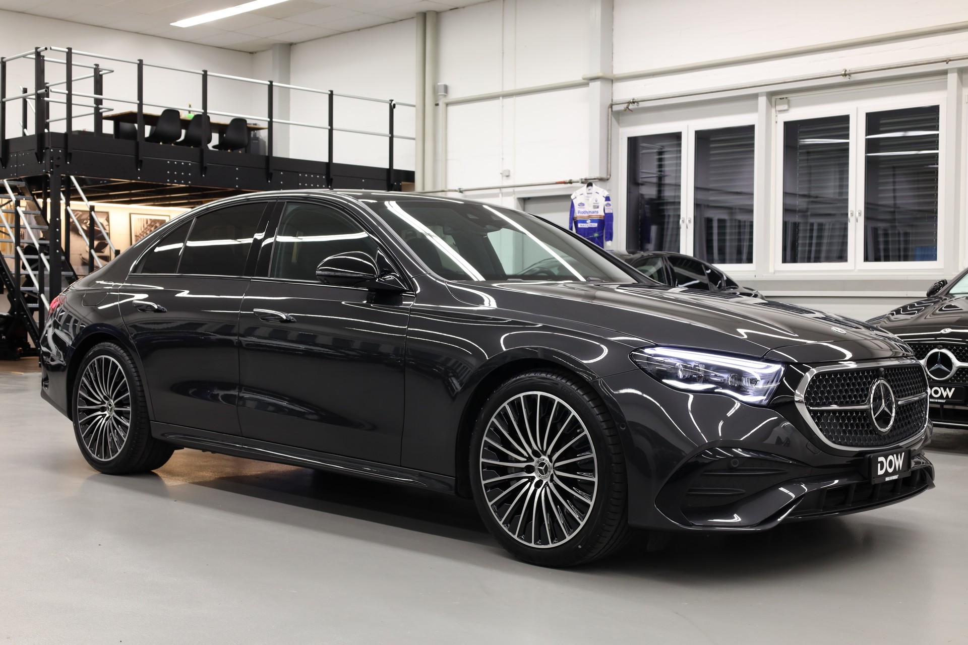 MERCEDES-BENZ E 200 AMG Line 4matic-showroom-element-1