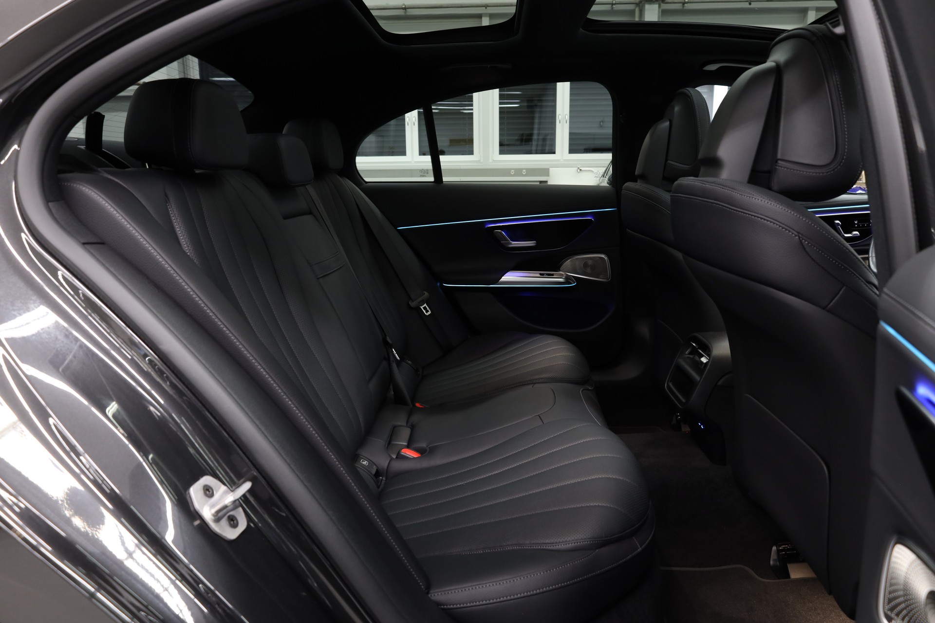 MERCEDES-BENZ E 200 AMG Line 4matic-image-29