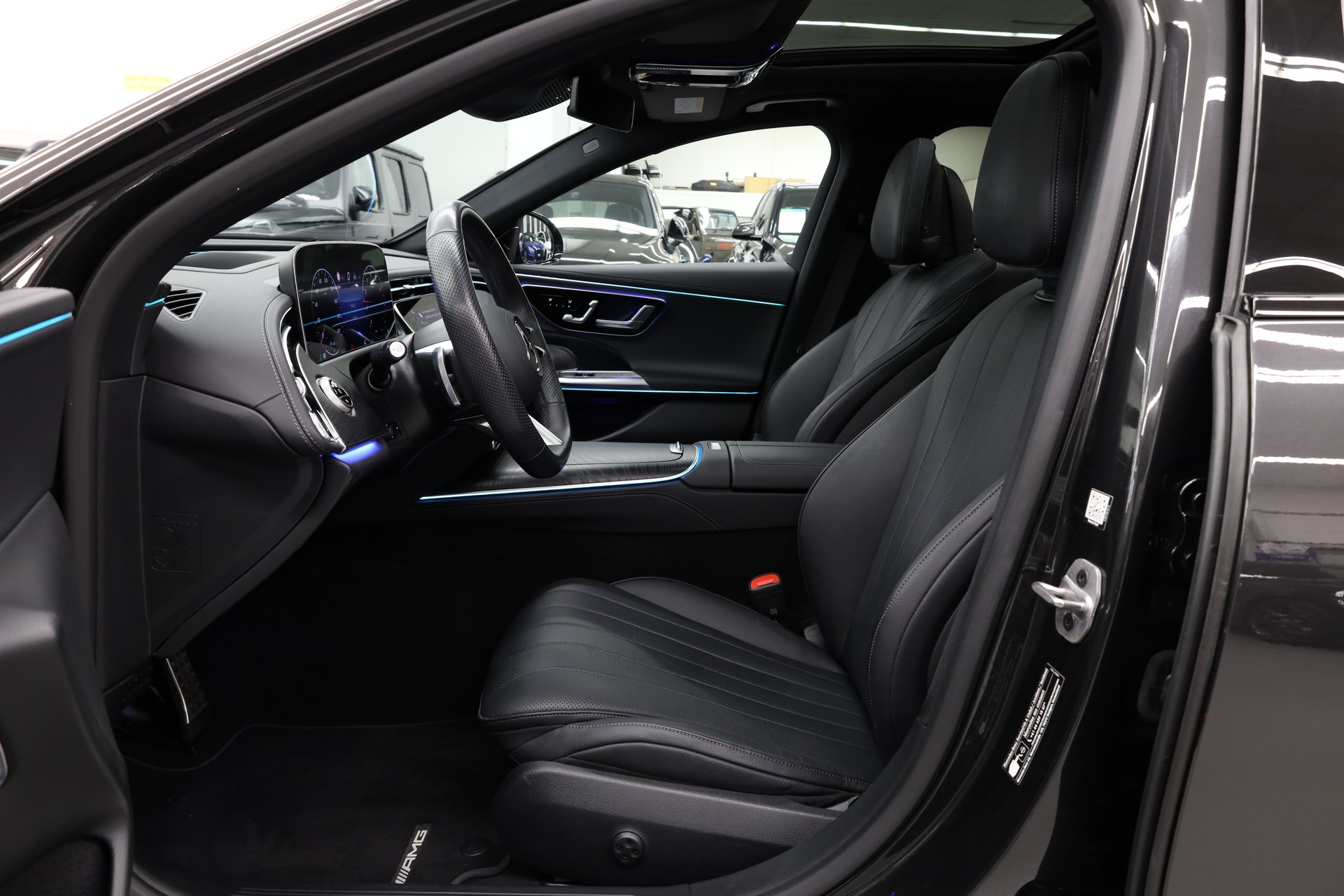MERCEDES-BENZ E 200 AMG Line 4matic-image-15