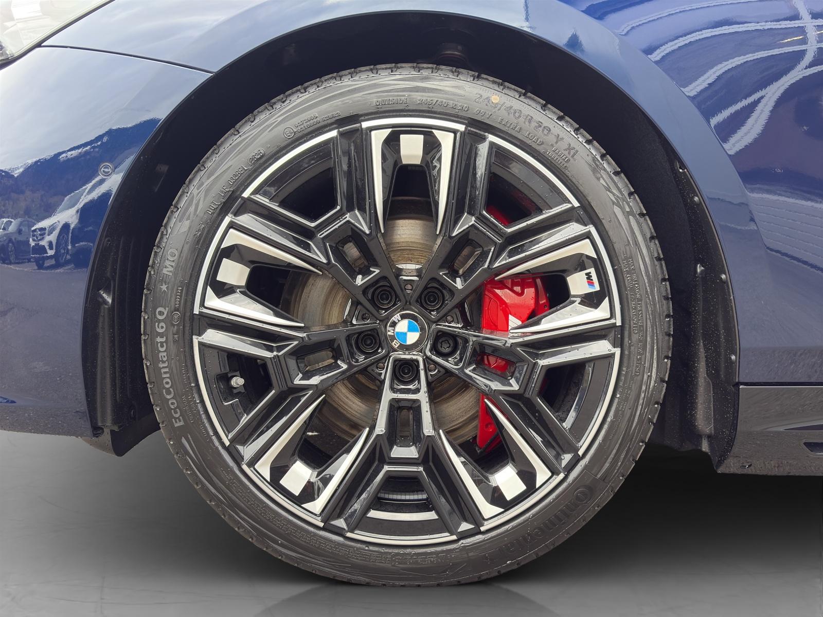 BMW i5 M60 xDrive Touring-image-8