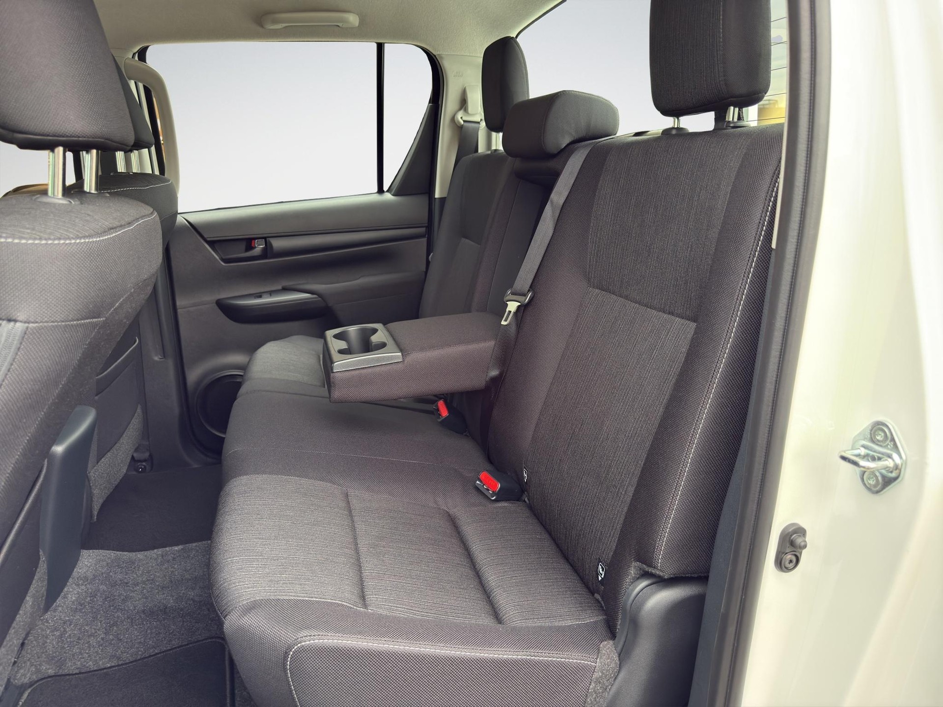 TOYOTA Hilux Double 2.8 4WD Comfort-image-14