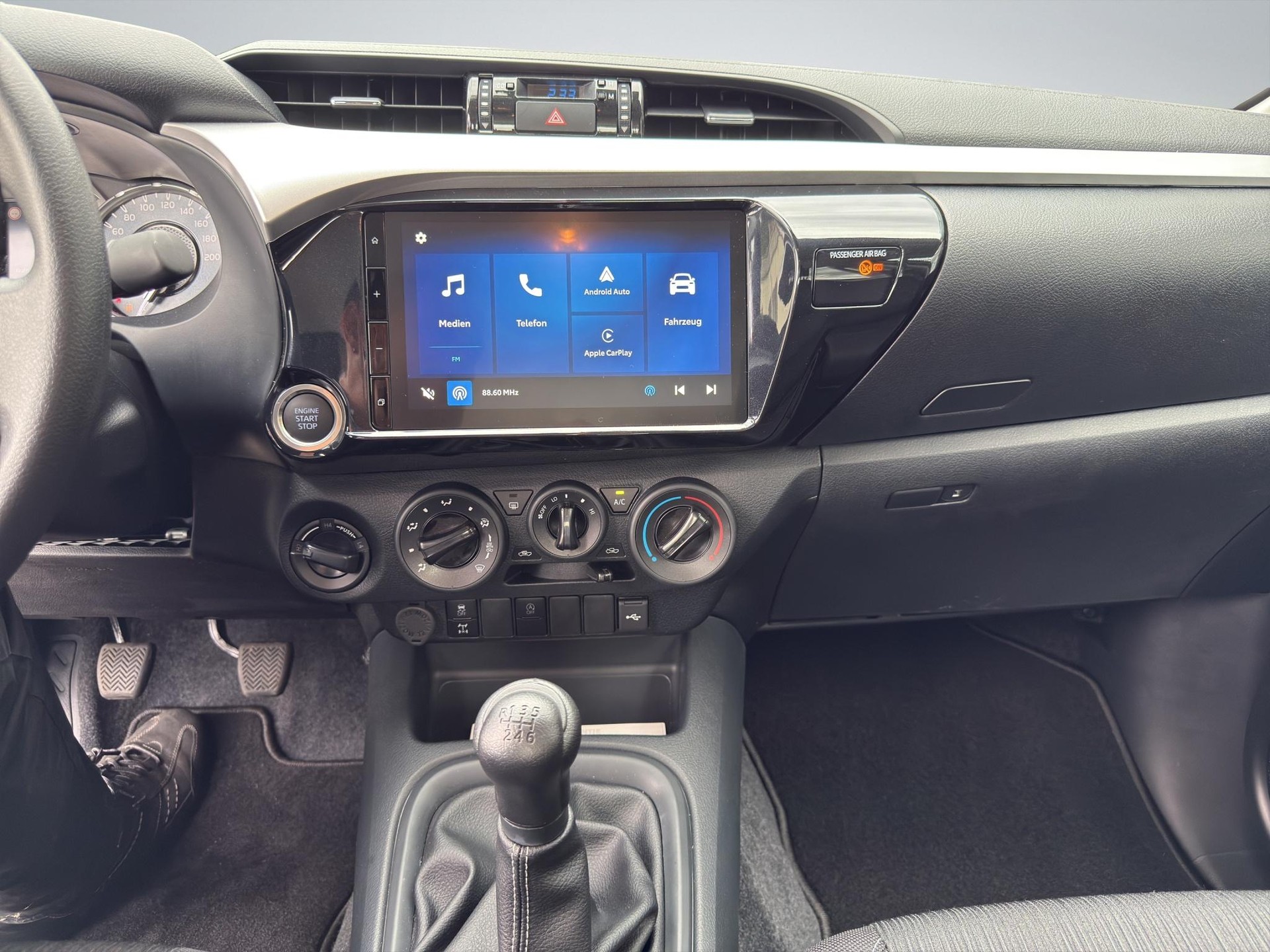 TOYOTA Hilux Double 2.8 4WD Comfort-image-12