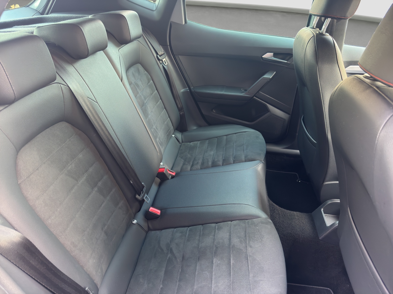 SEAT Arona 1.5 Eco TSI Hola FR DSG-image-9