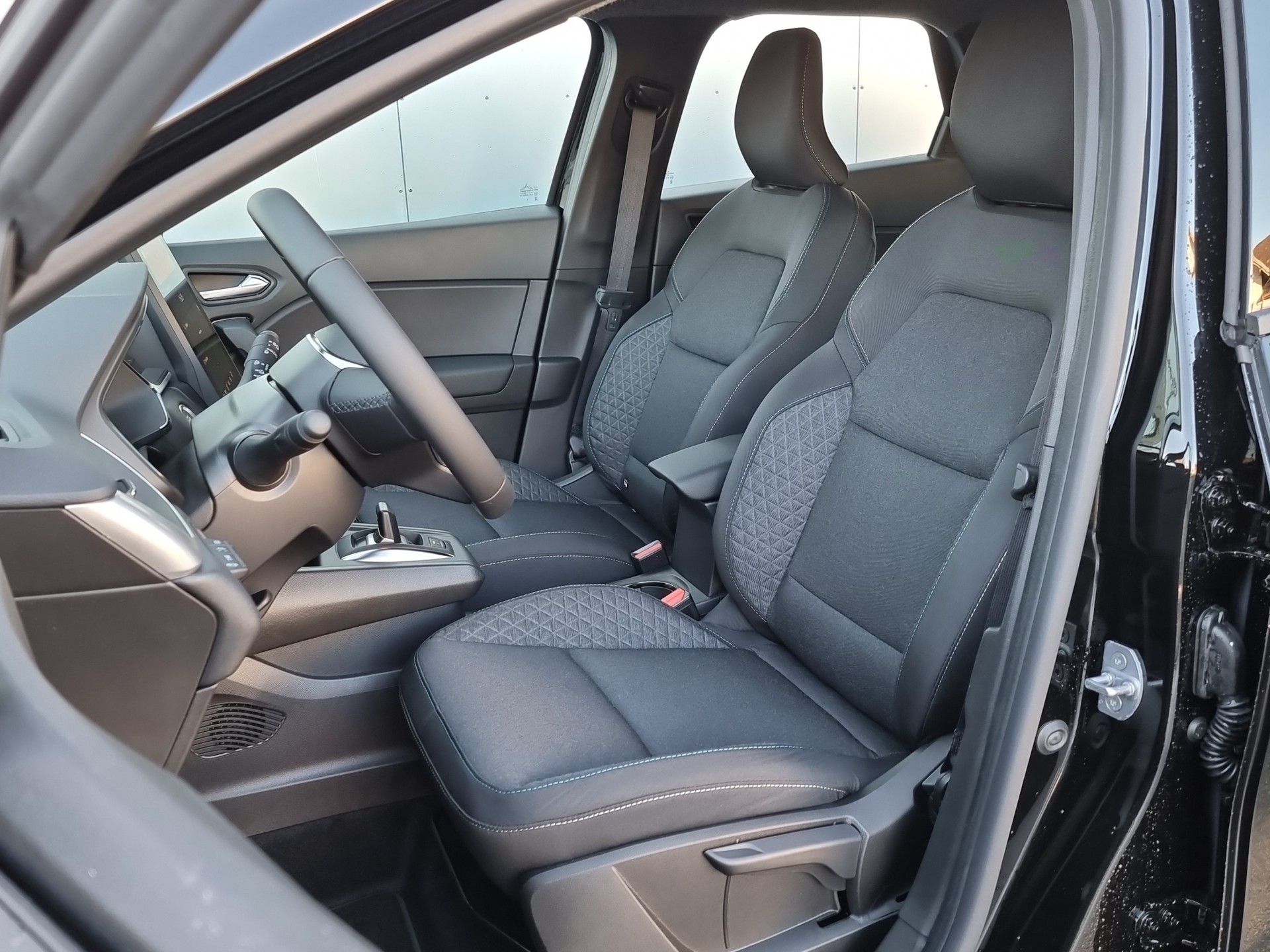 MITSUBISHI Grandis 1.8 HEV Invite+-image-13
