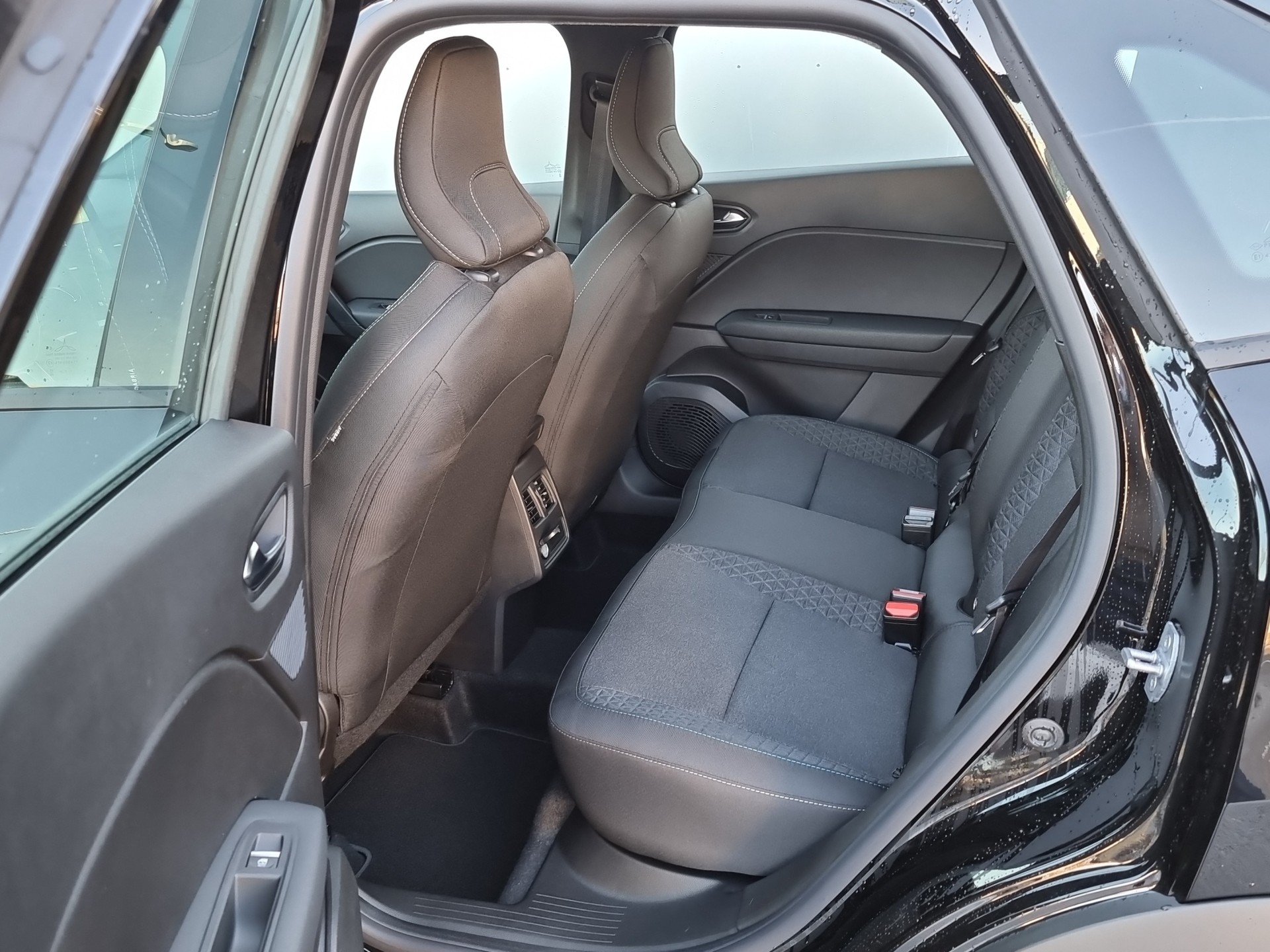 MITSUBISHI Grandis 1.8 HEV Invite+-image-14