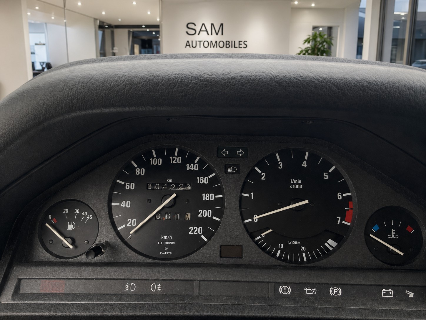 BMW 320-image-9