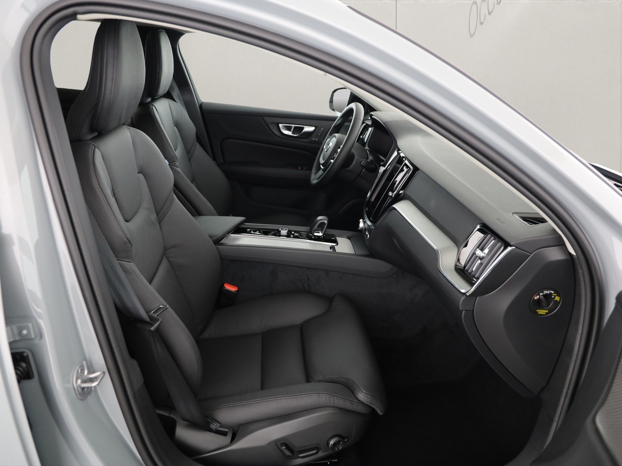VOLVO V60 2.0 B4 Plus Dark-image-7