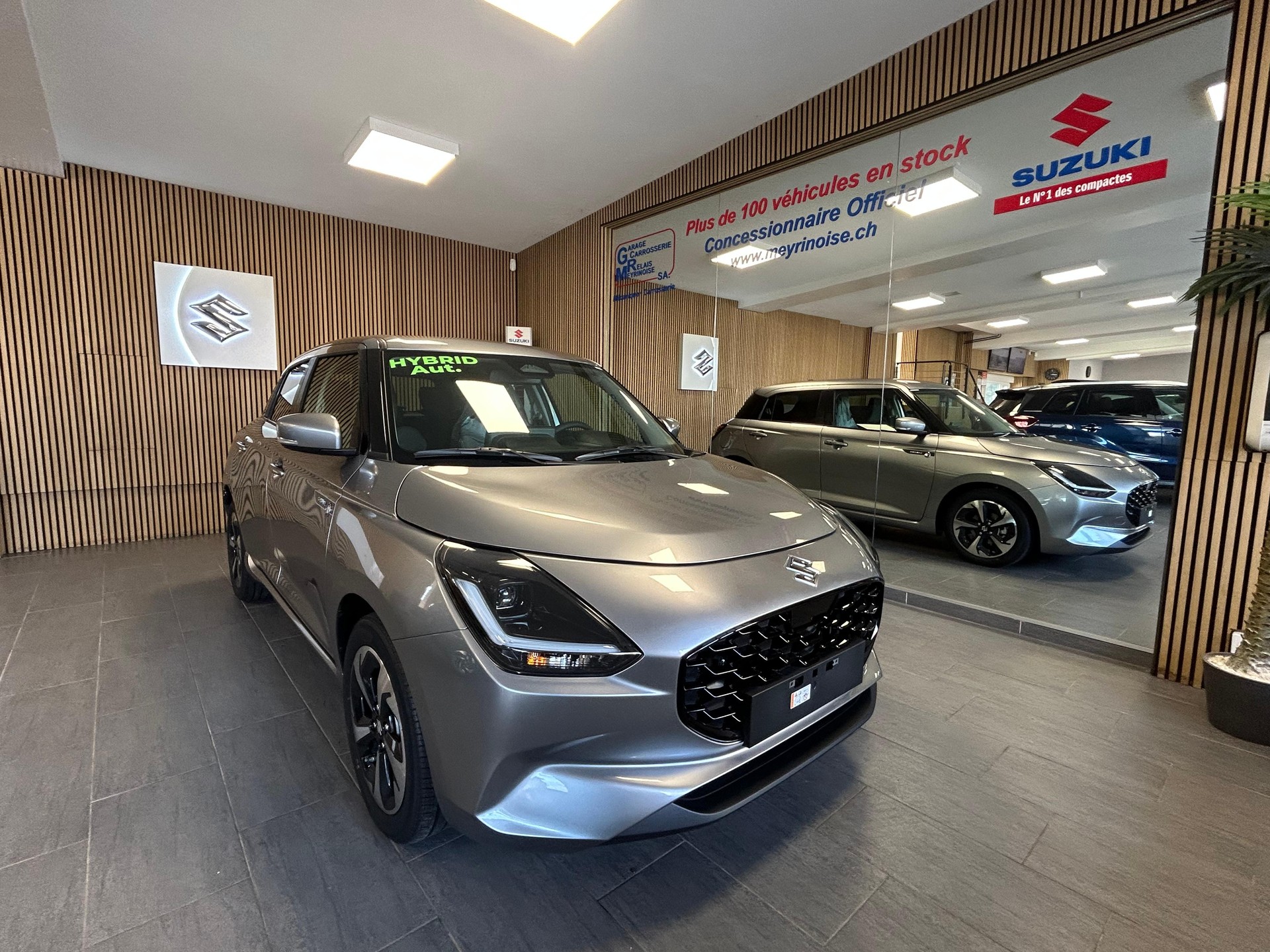 SUZUKI Swift 1.2 Sakura Top Hybrid-image-2
