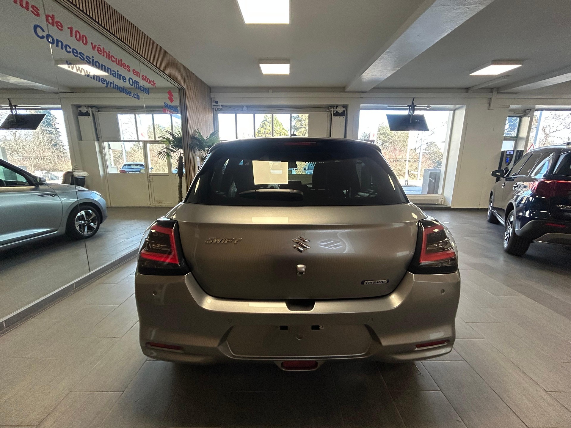 SUZUKI Swift 1.2 Sakura Top Hybrid-image-6