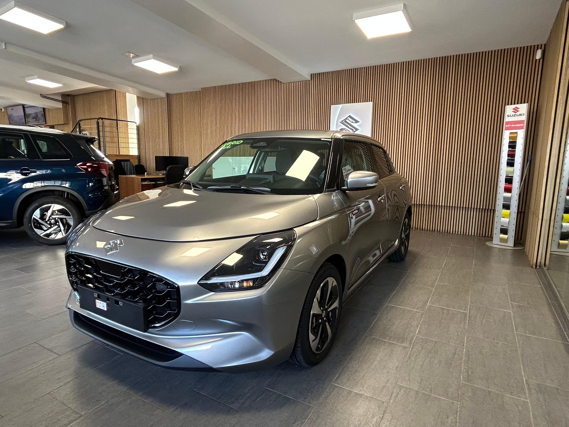 SUZUKI Swift 1.2 Sakura Top Hybrid-image-4