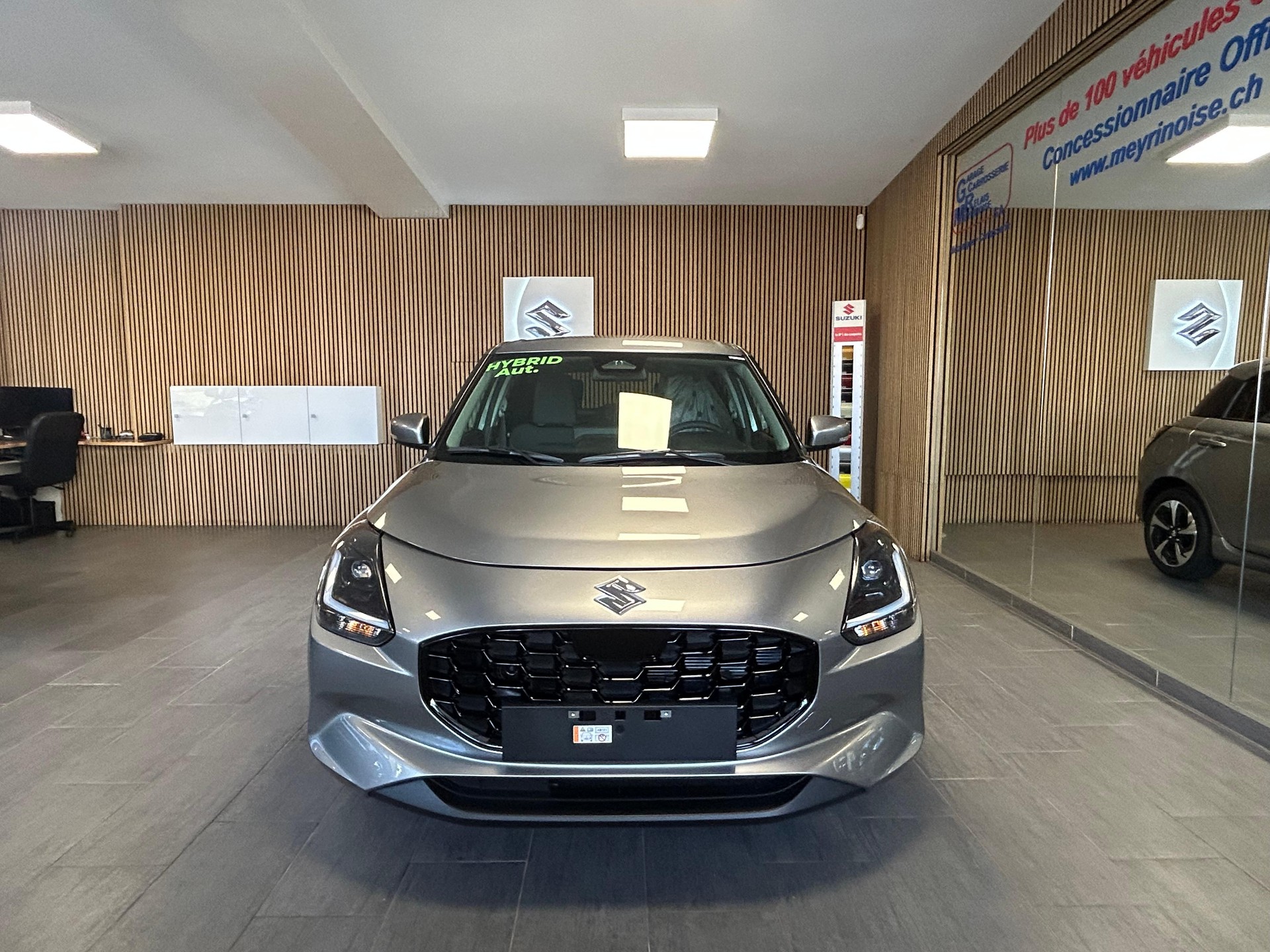 SUZUKI Swift 1.2 Sakura Top Hybrid-image-3