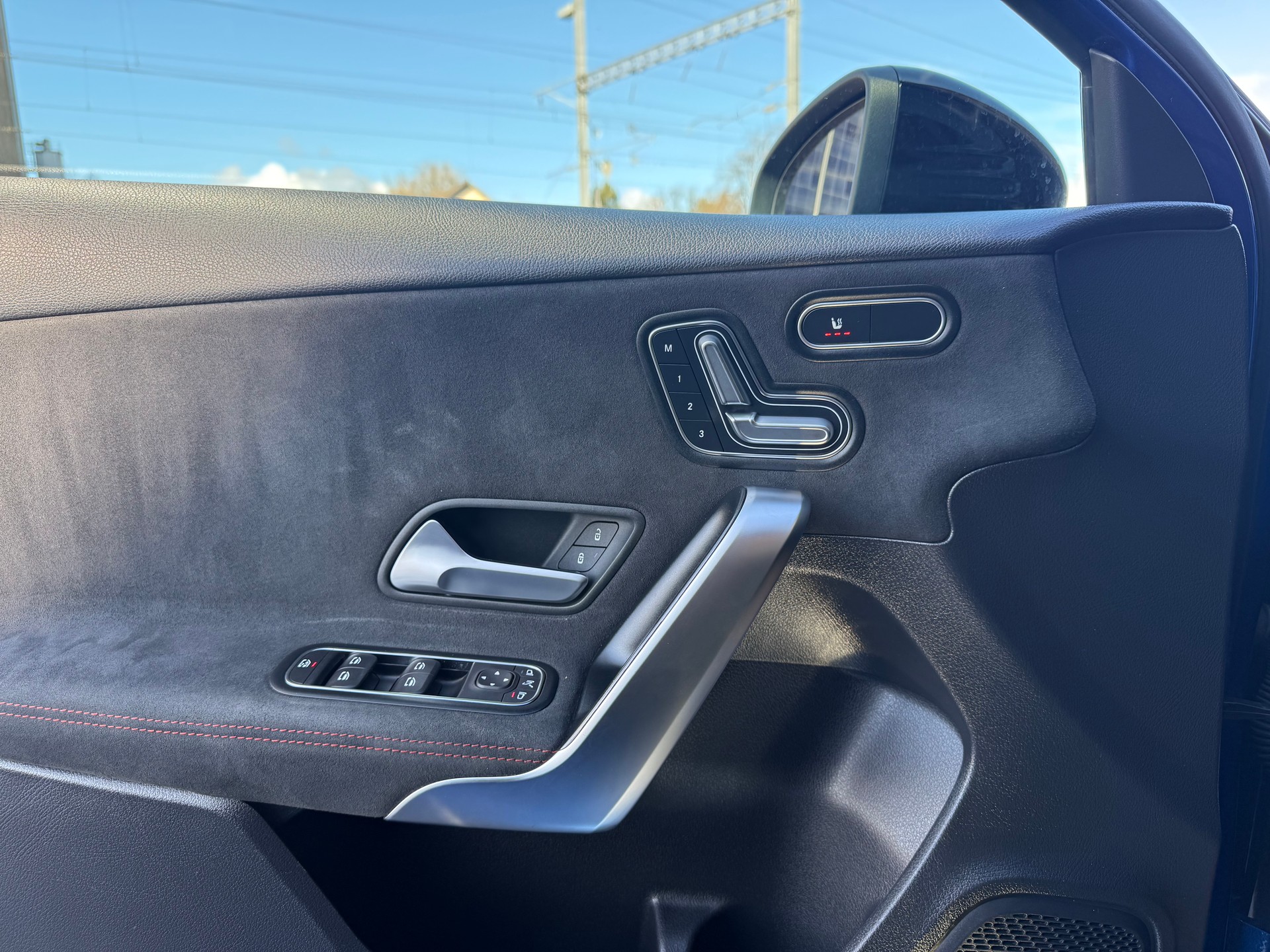 MERCEDES-BENZ A 220 4Matic 8G-DCT-image-8