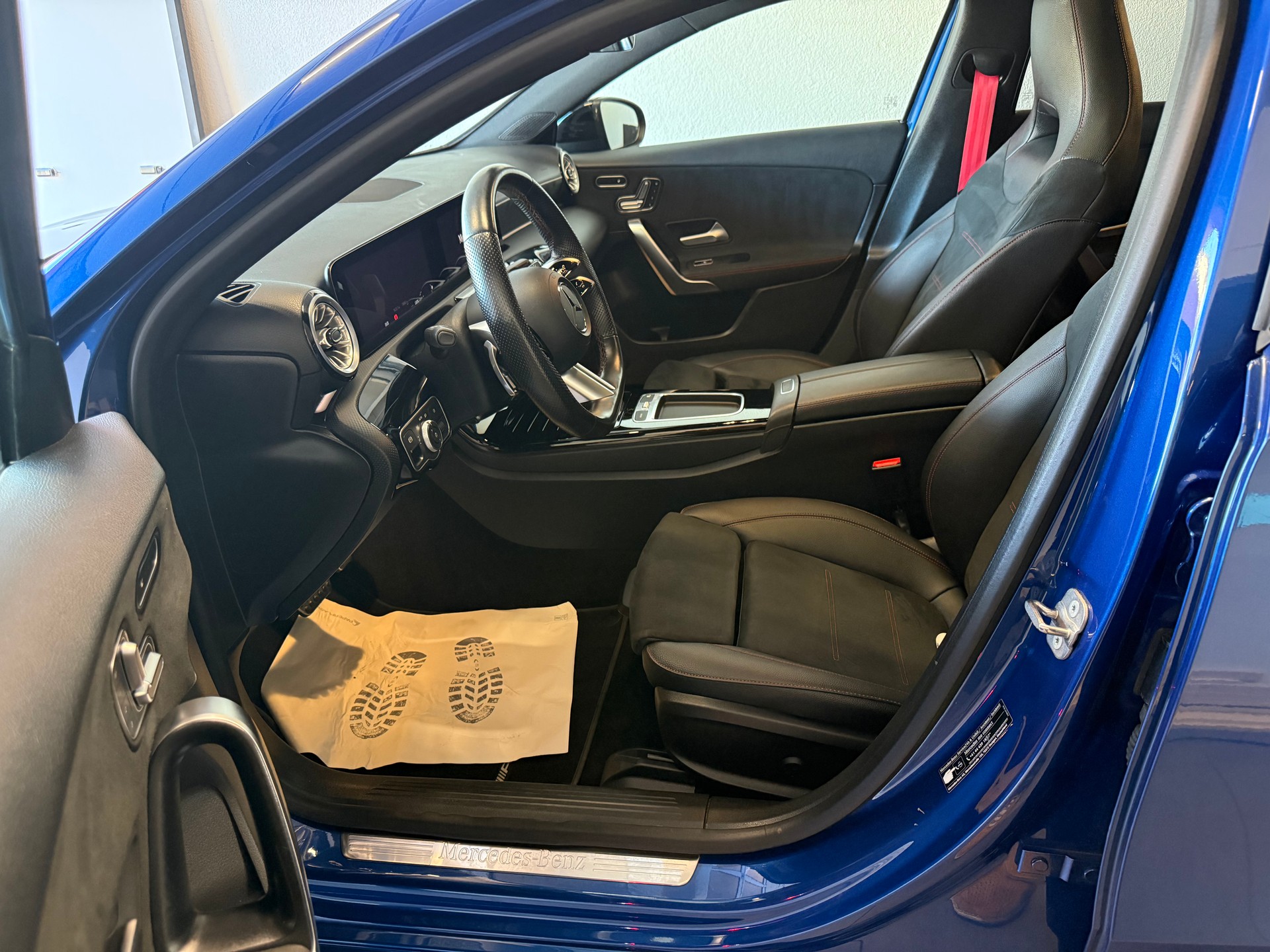 MERCEDES-BENZ A 220 4Matic 8G-DCT-image-9