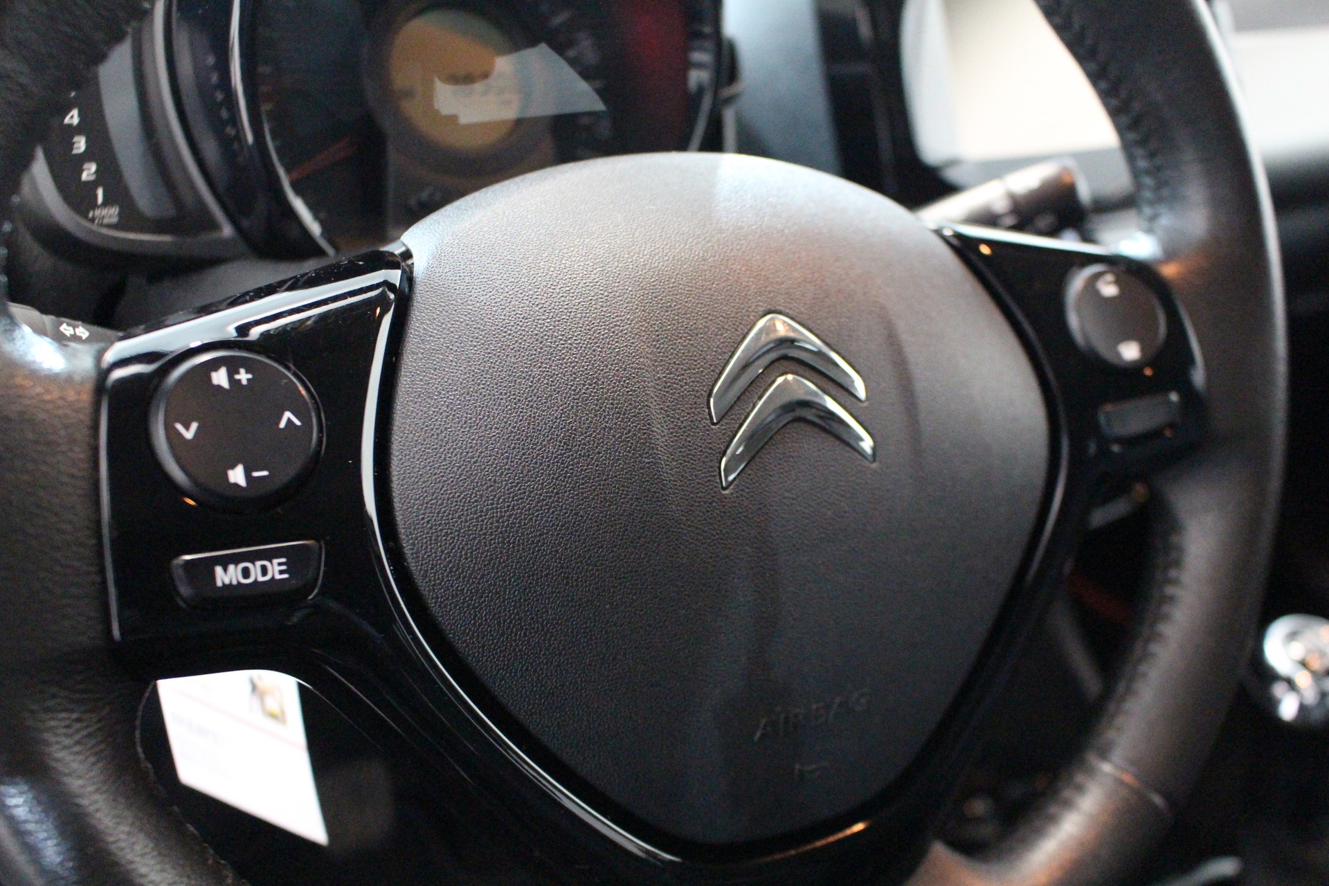 CITROEN C1 1.2 PureTech Shine-image-13