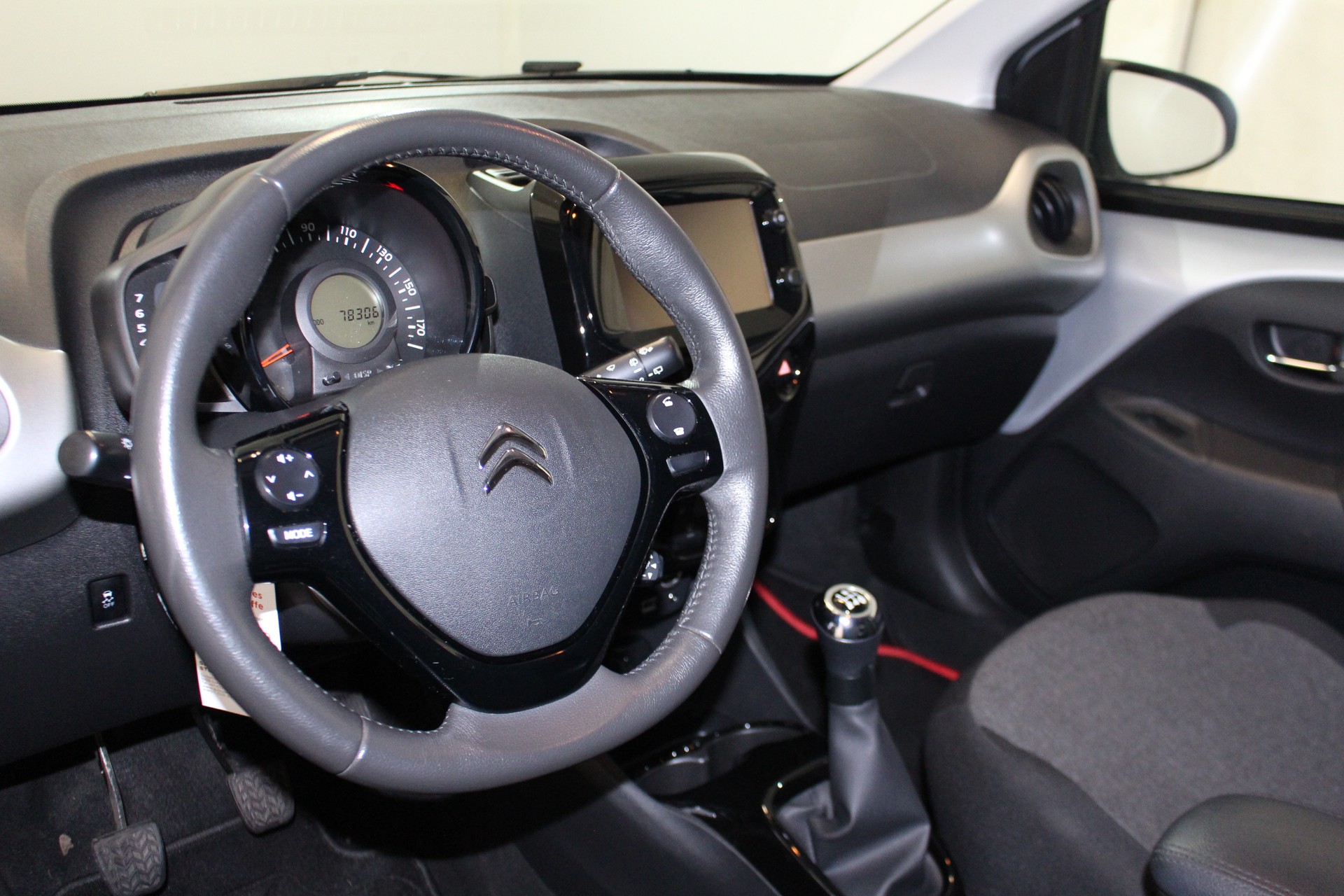 CITROEN C1 1.2 PureTech Shine-image-11