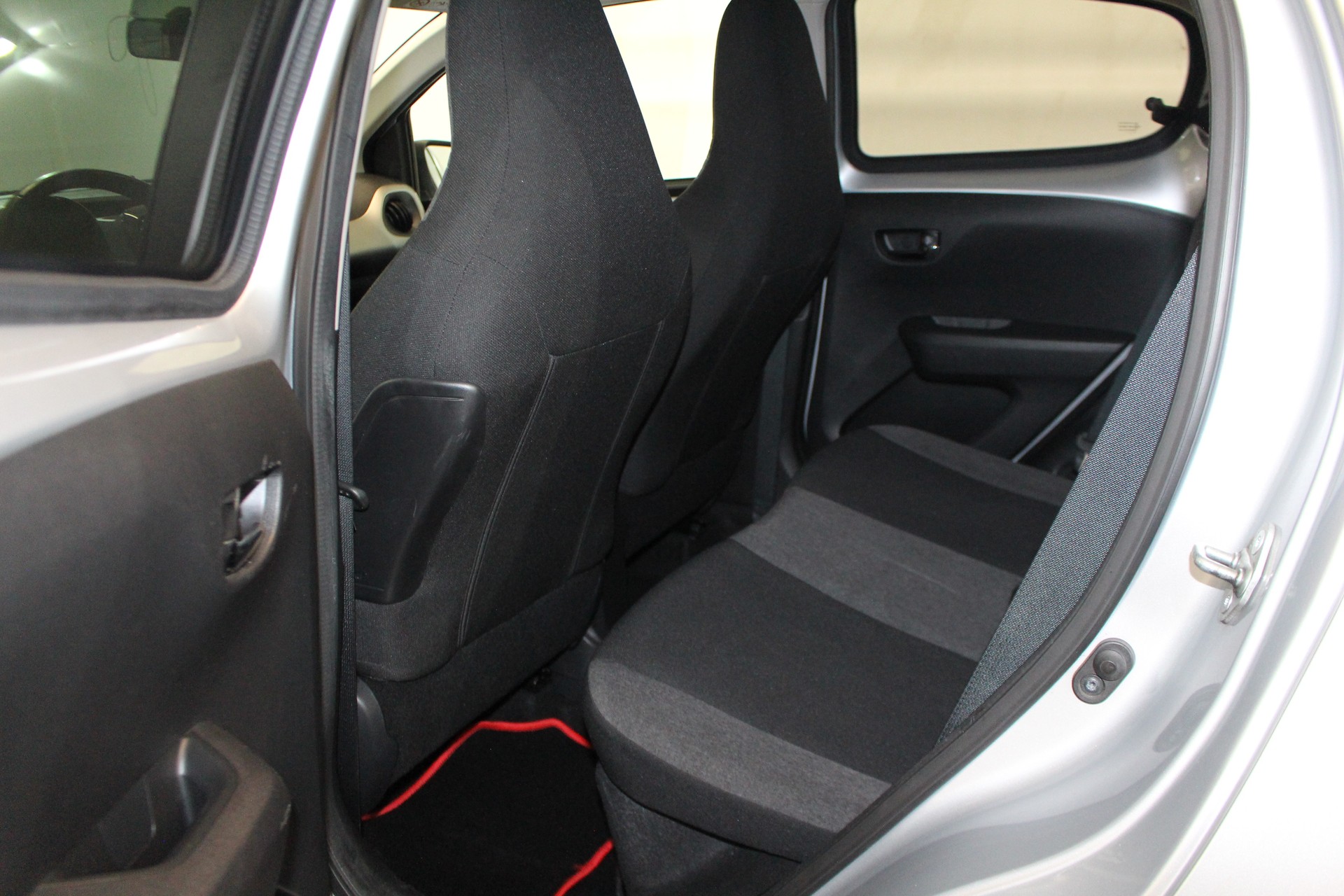 CITROEN C1 1.2 PureTech Shine-image-7