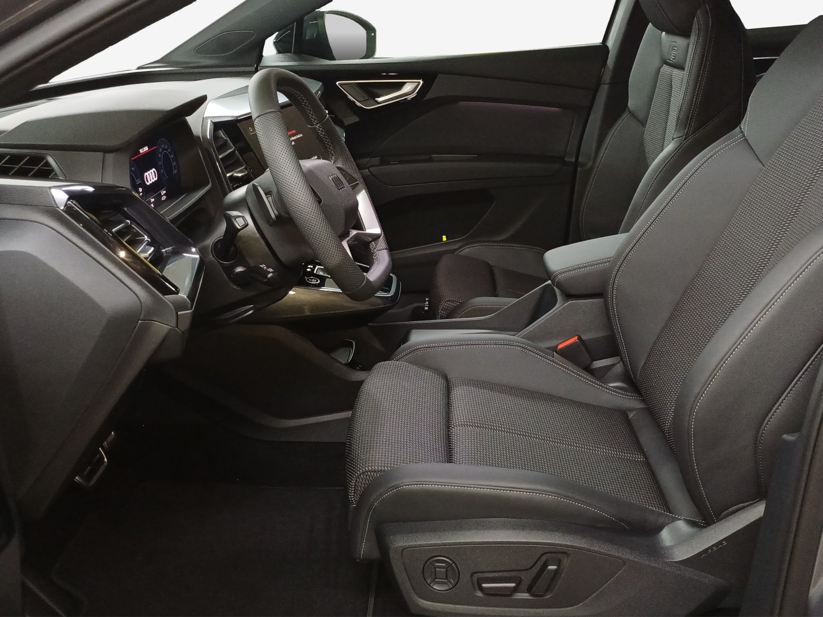 AUDI Q4 e-tron 45 quattro-image-7