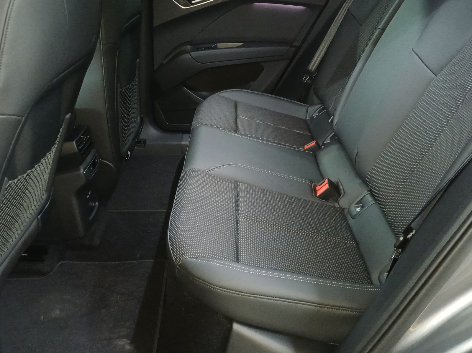 AUDI Q4 e-tron 45 quattro-image-11