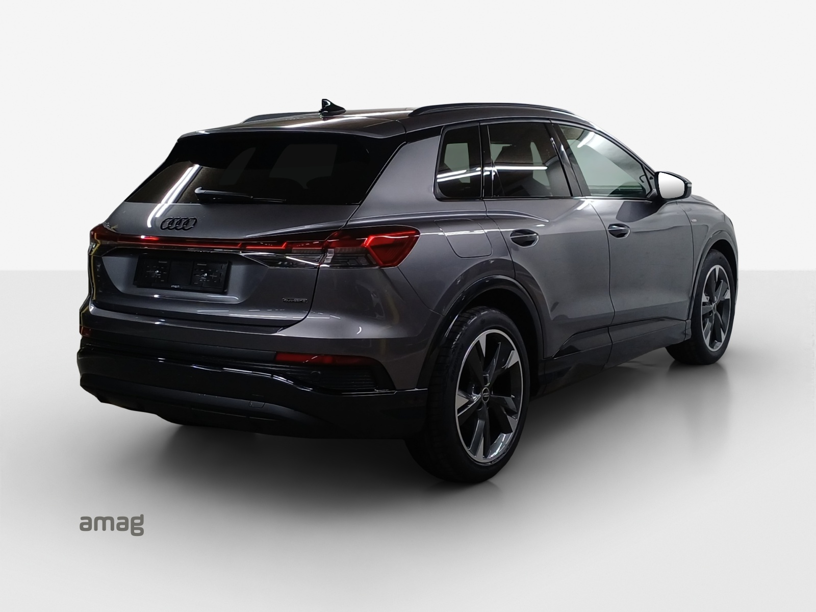 AUDI Q4 e-tron 45 quattro-image-4