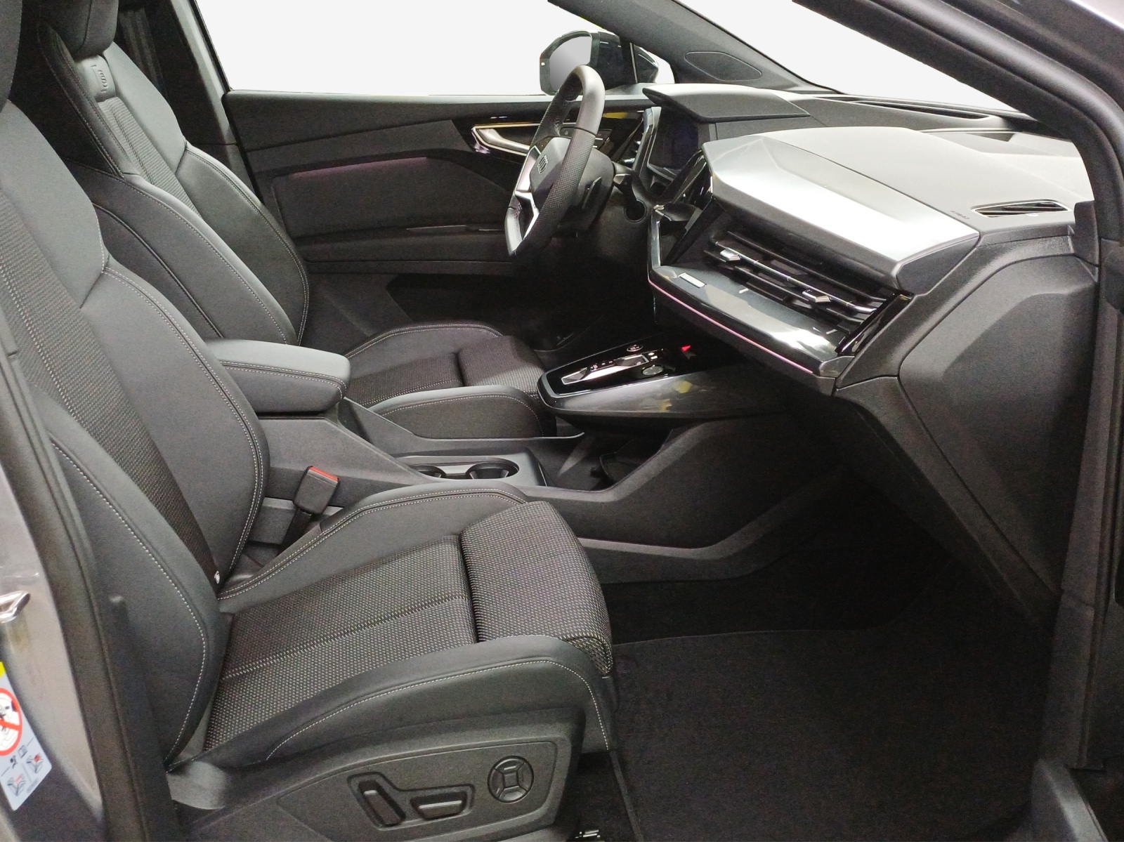 AUDI Q4 e-tron 45 quattro-image-13