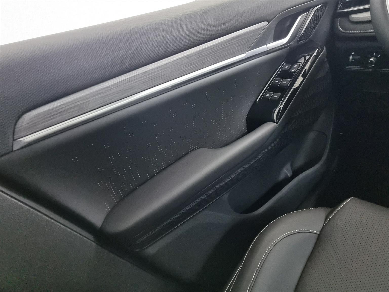 JAC JS6 PHEV-image-11