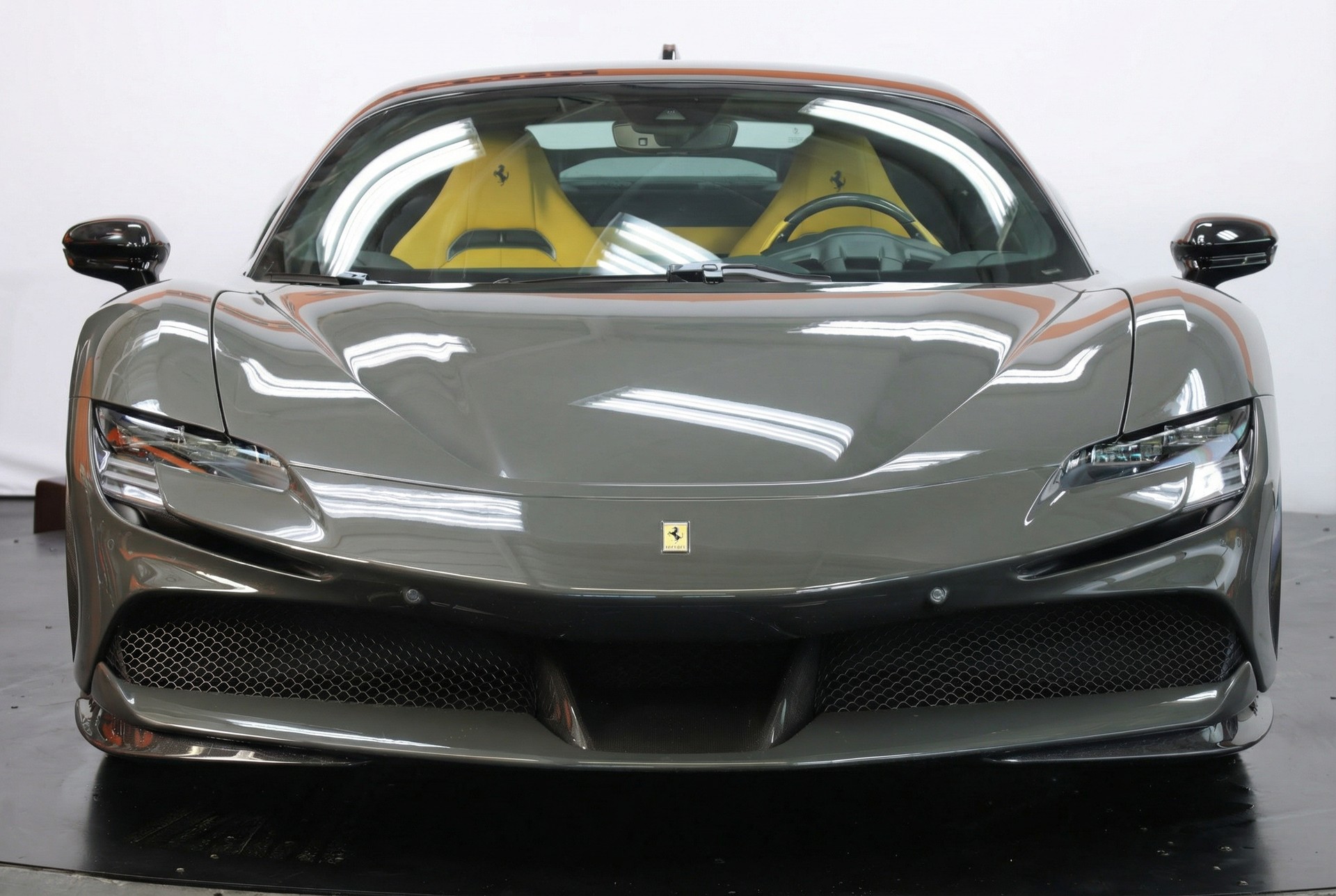 FERRARI SF90 Stradale 'Ferrari Historical Colours'-showroom-element-1