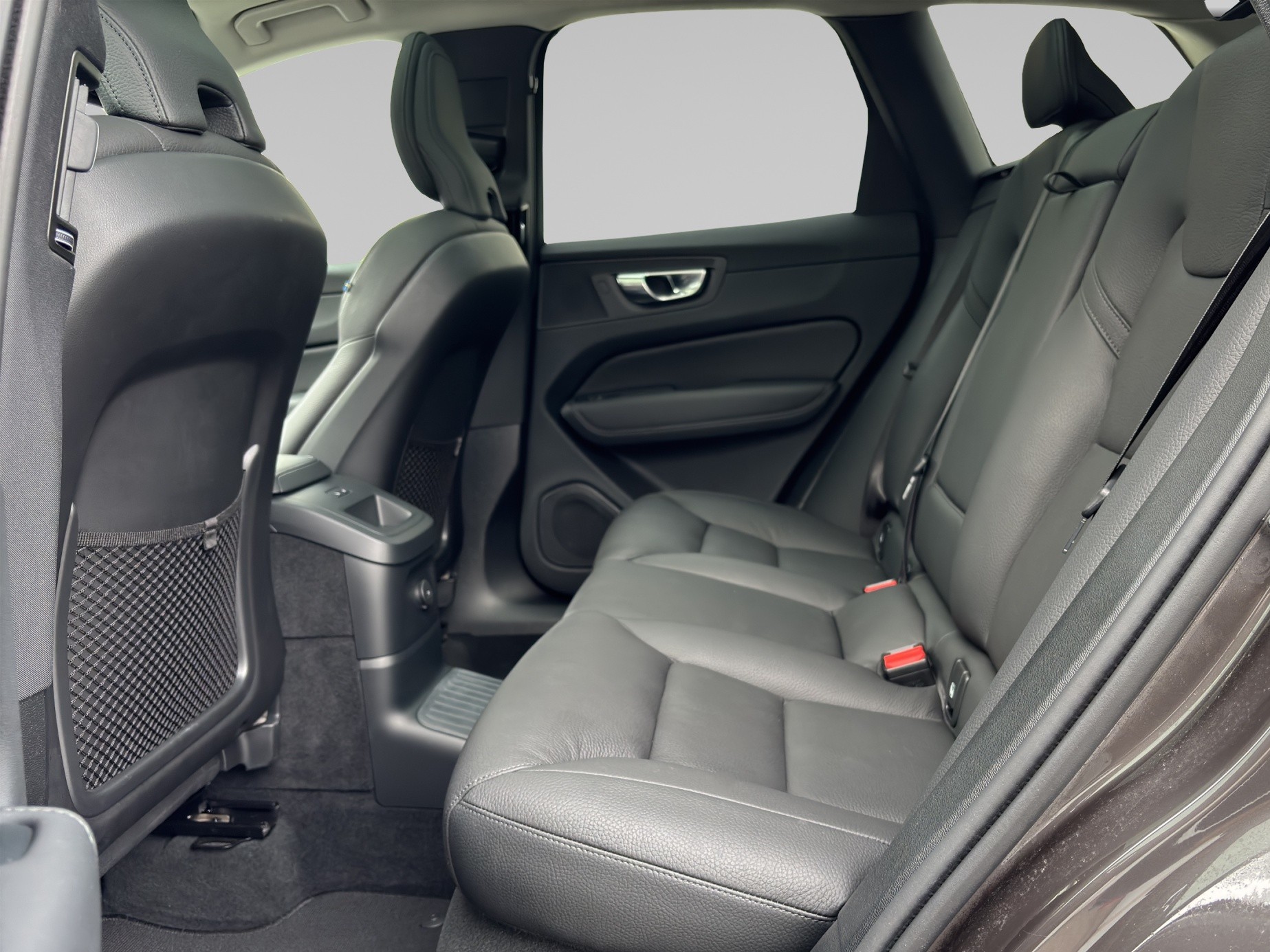 VOLVO XC60 2.0 T6 TE Plus Dark eAWD-image-14