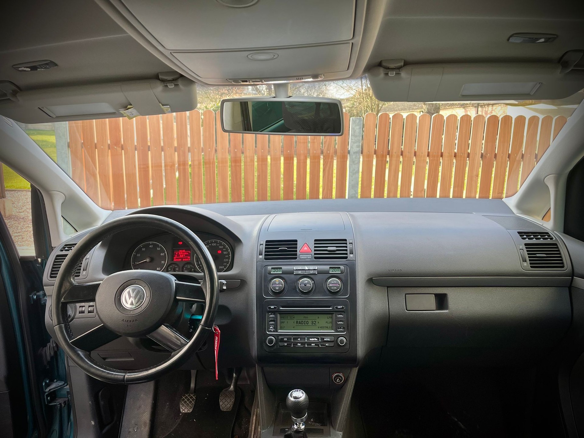 VW Touran 2.0 FSI Highline-image-6