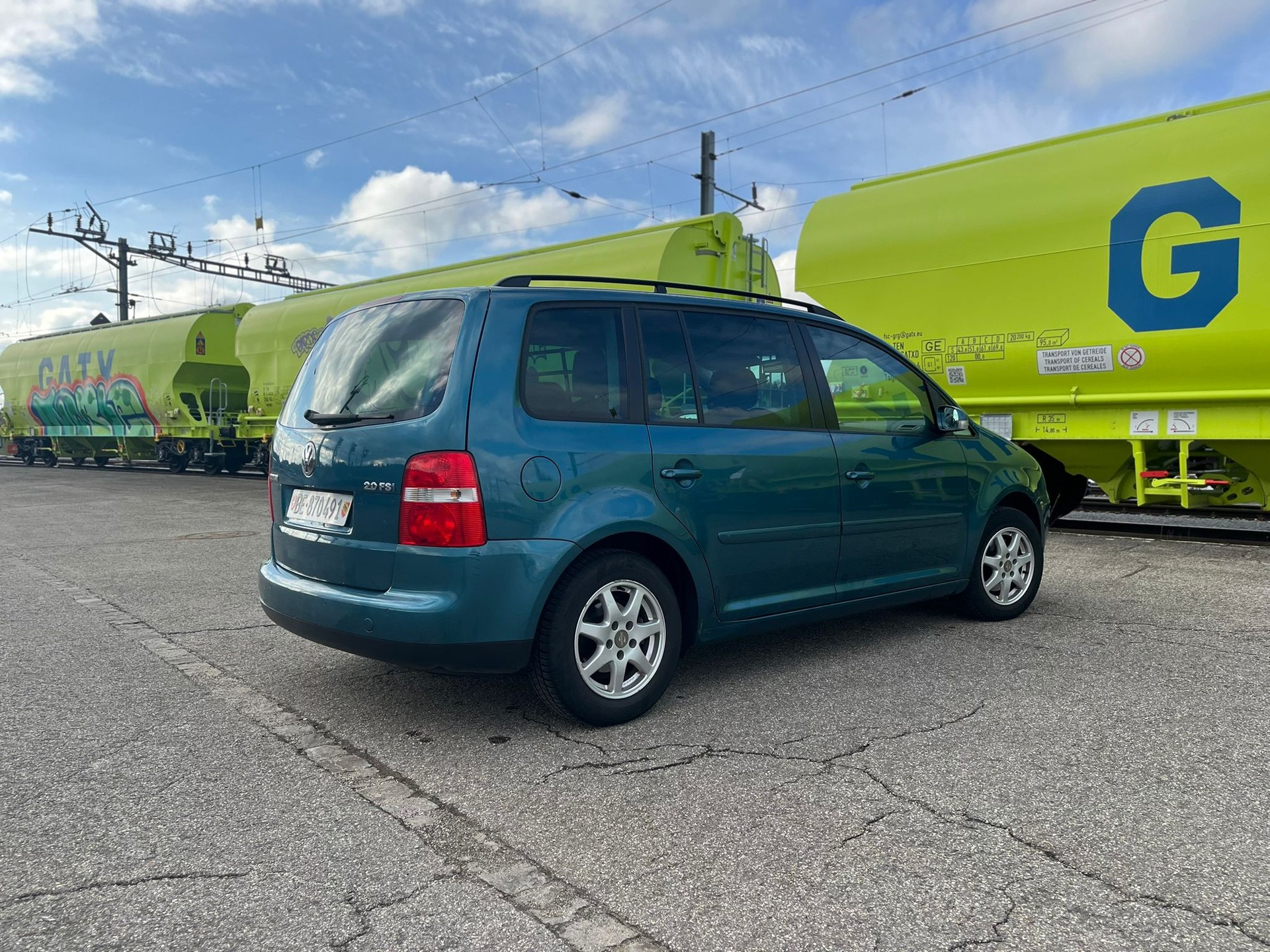VW Touran 2.0 FSI Highline-image-3