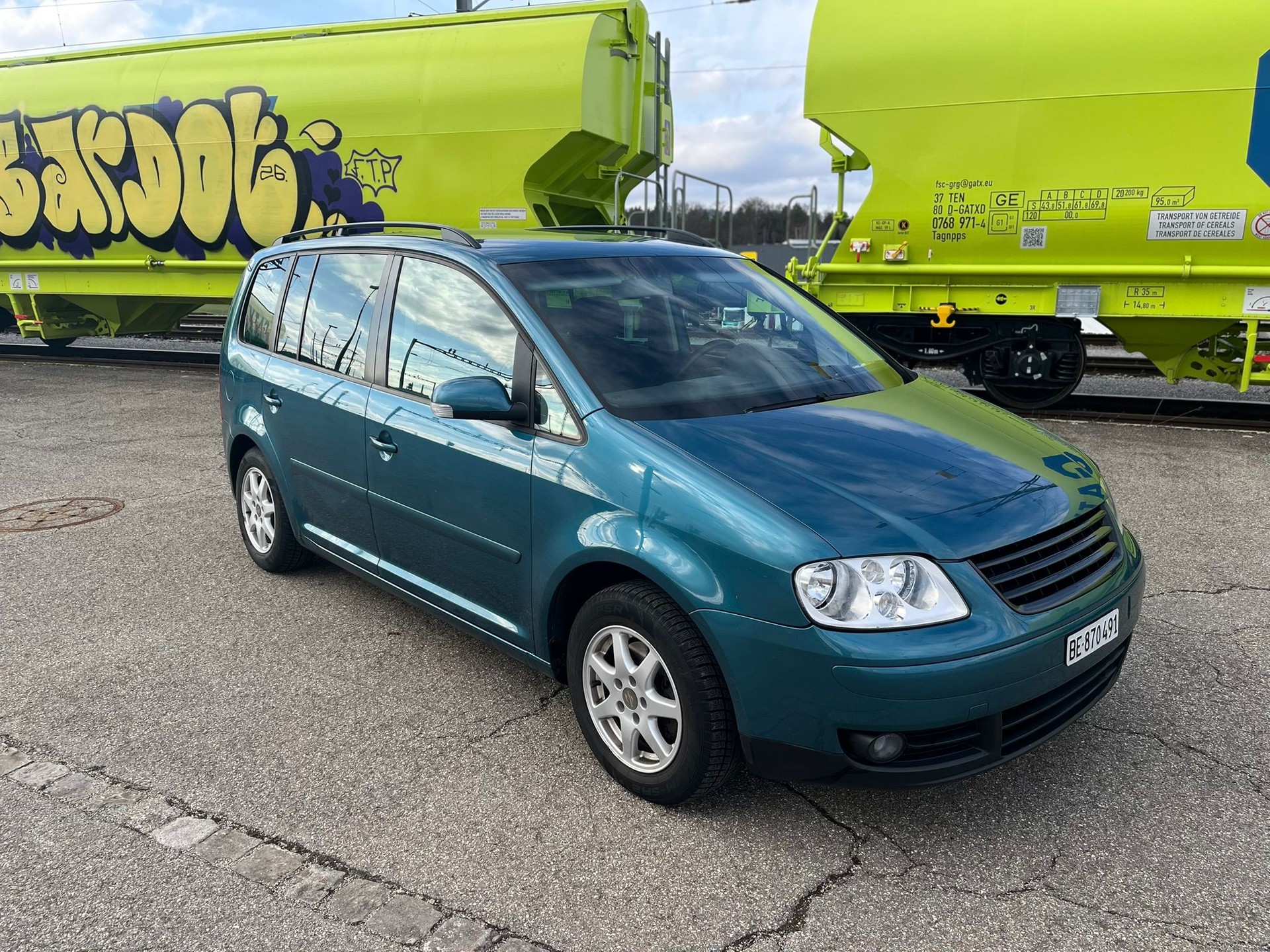 VW Touran 2.0 FSI Highline-image-4