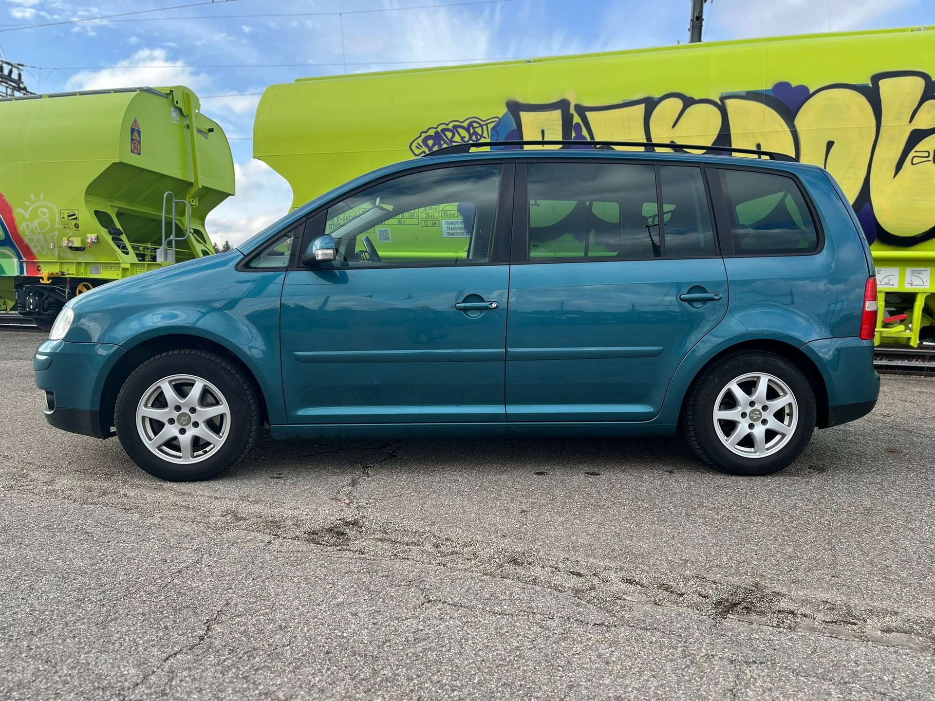 VW Touran 2.0 FSI Highline-image-2