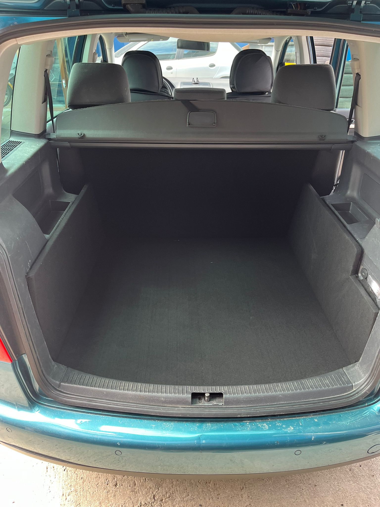 VW Touran 2.0 FSI Highline-image-7