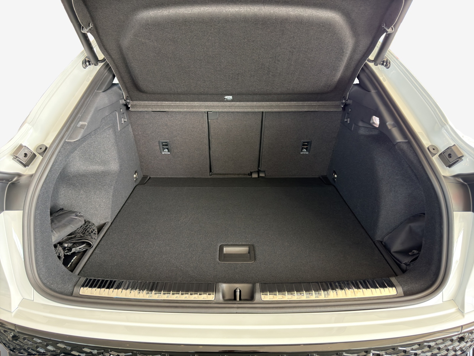 AUDI Q3 Sportback 110 kW TFSI S tronic-image-12