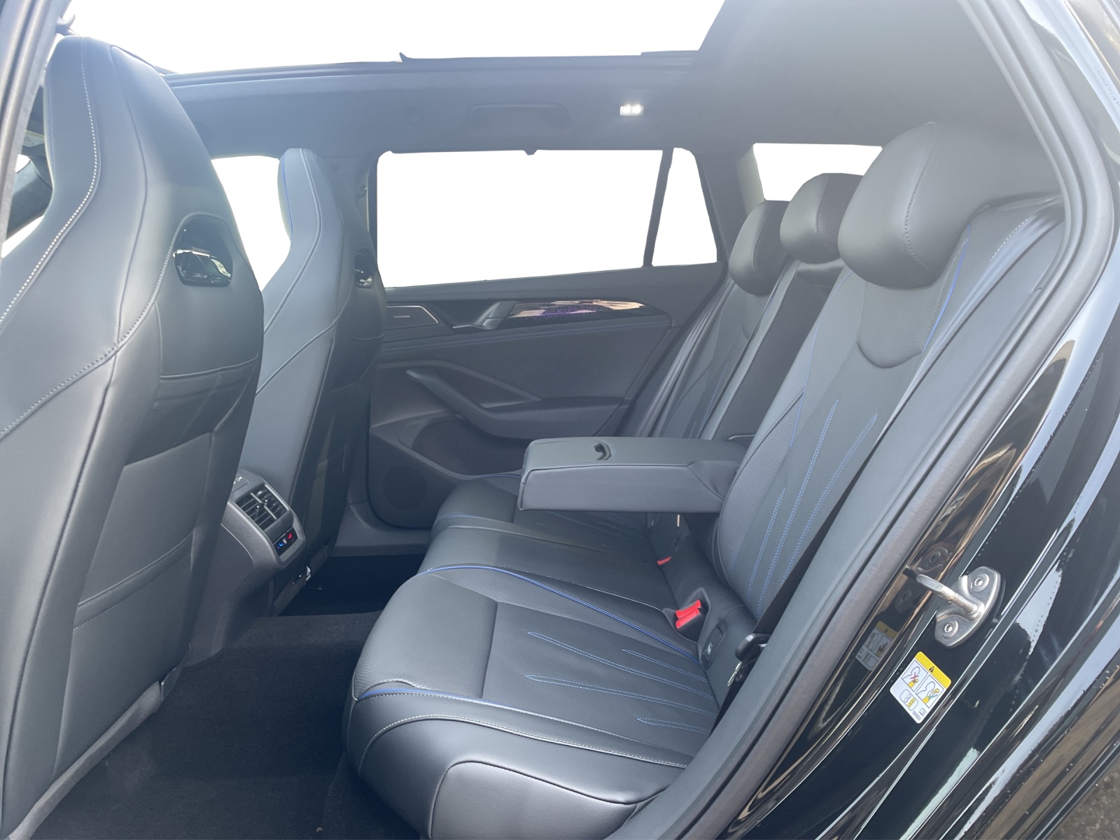 VW Passat Variant 2.0 TSI evo4 R-Line 4 Motion DSG-image-12