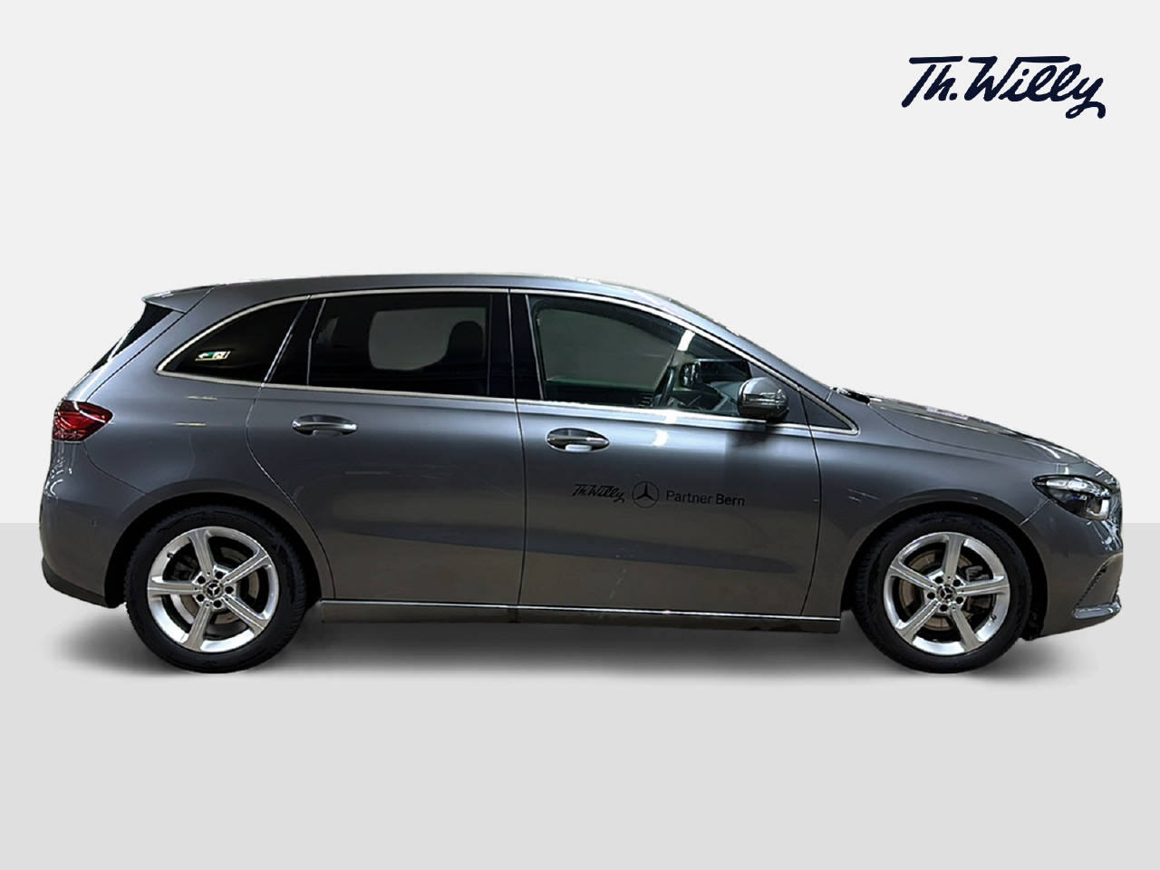 MERCEDES-BENZ B 220 Progressive 4matic-image-5